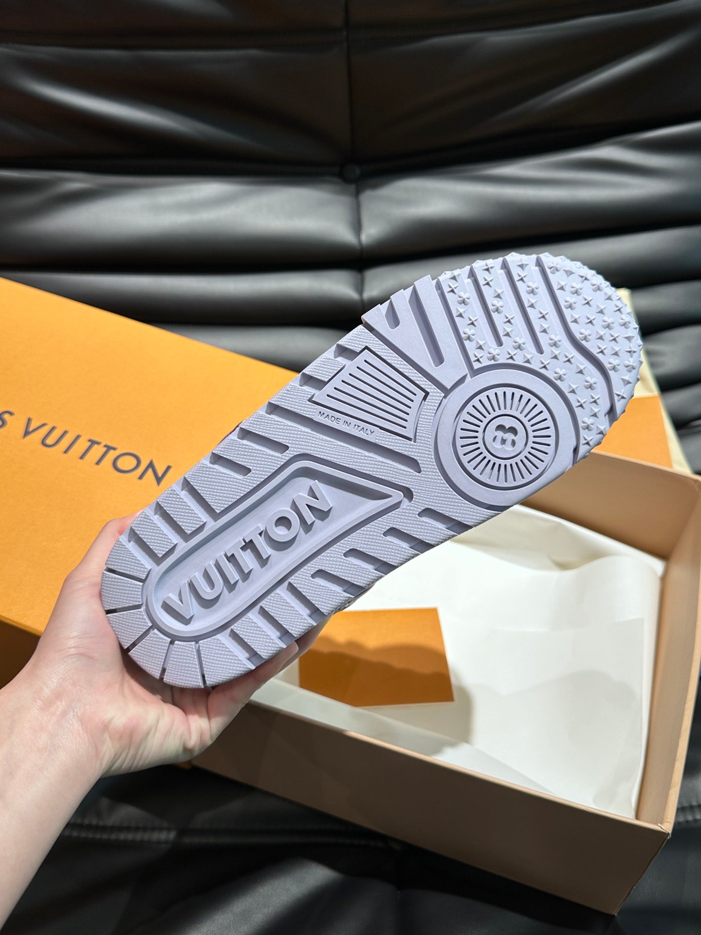LV TRAINER SNEAKER