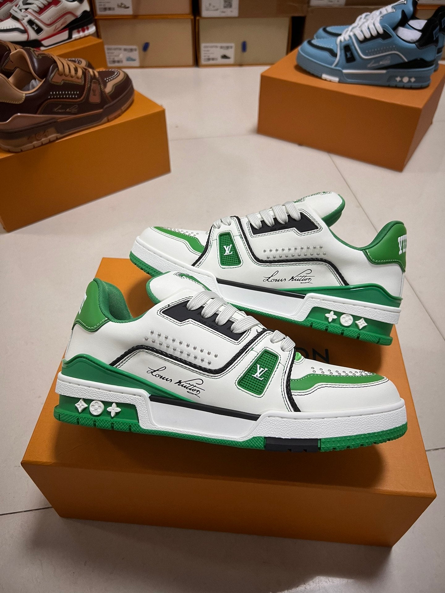 LV TRAINER SNEAKER