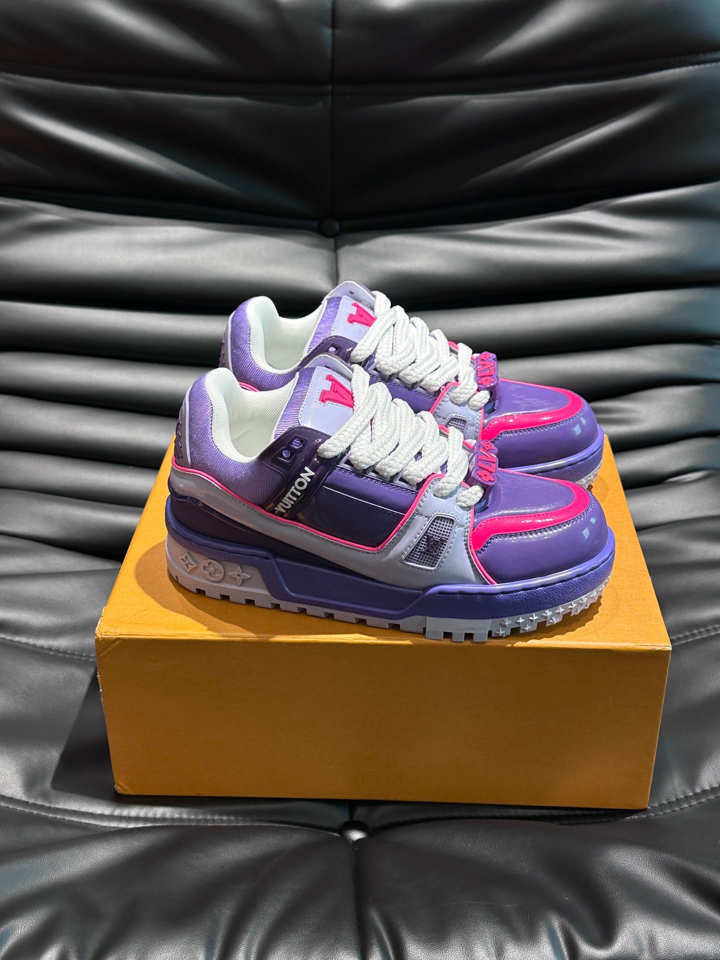 LV TRAINER SNEAKER