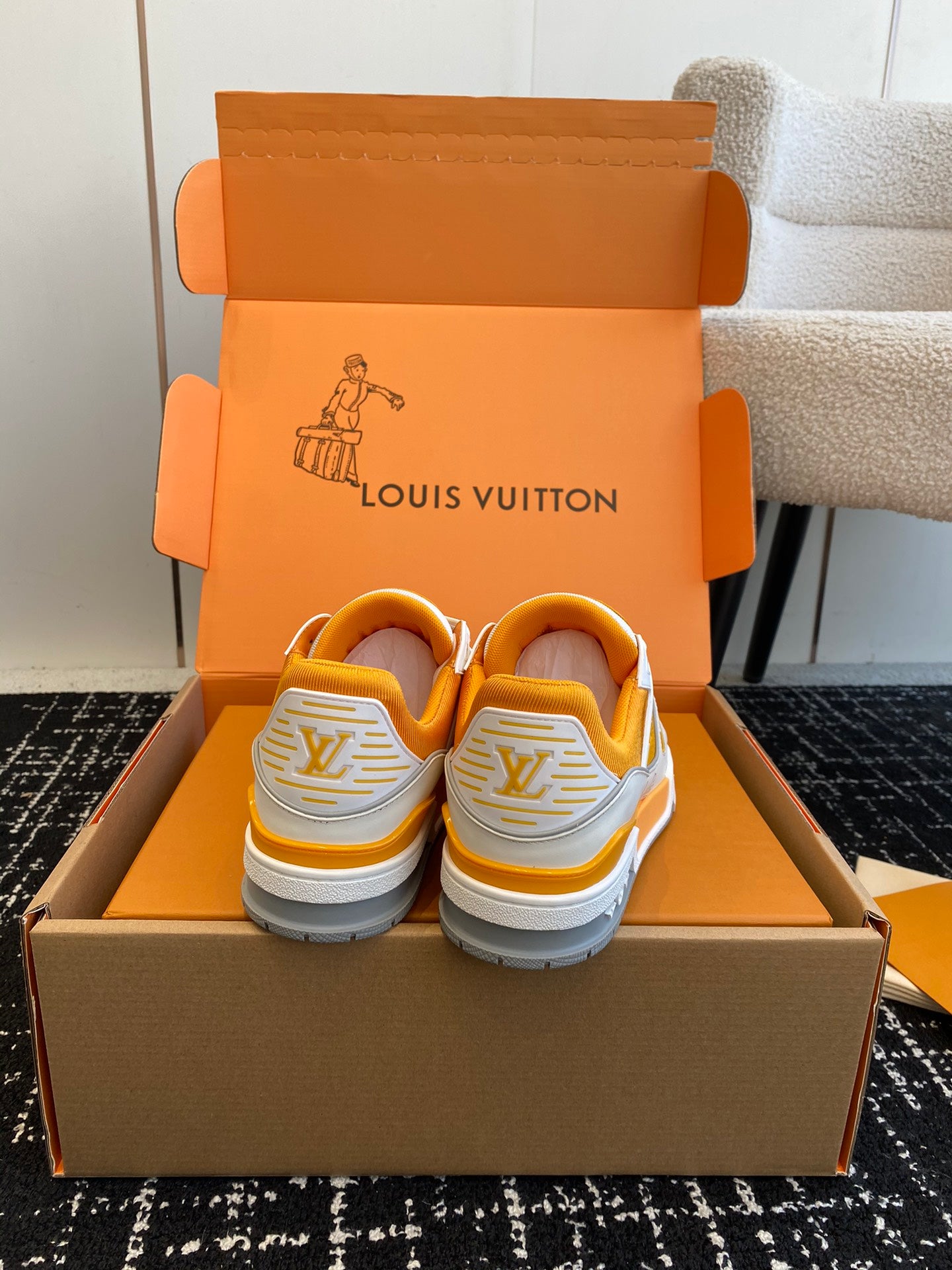 LV TRAINER SNEAKER