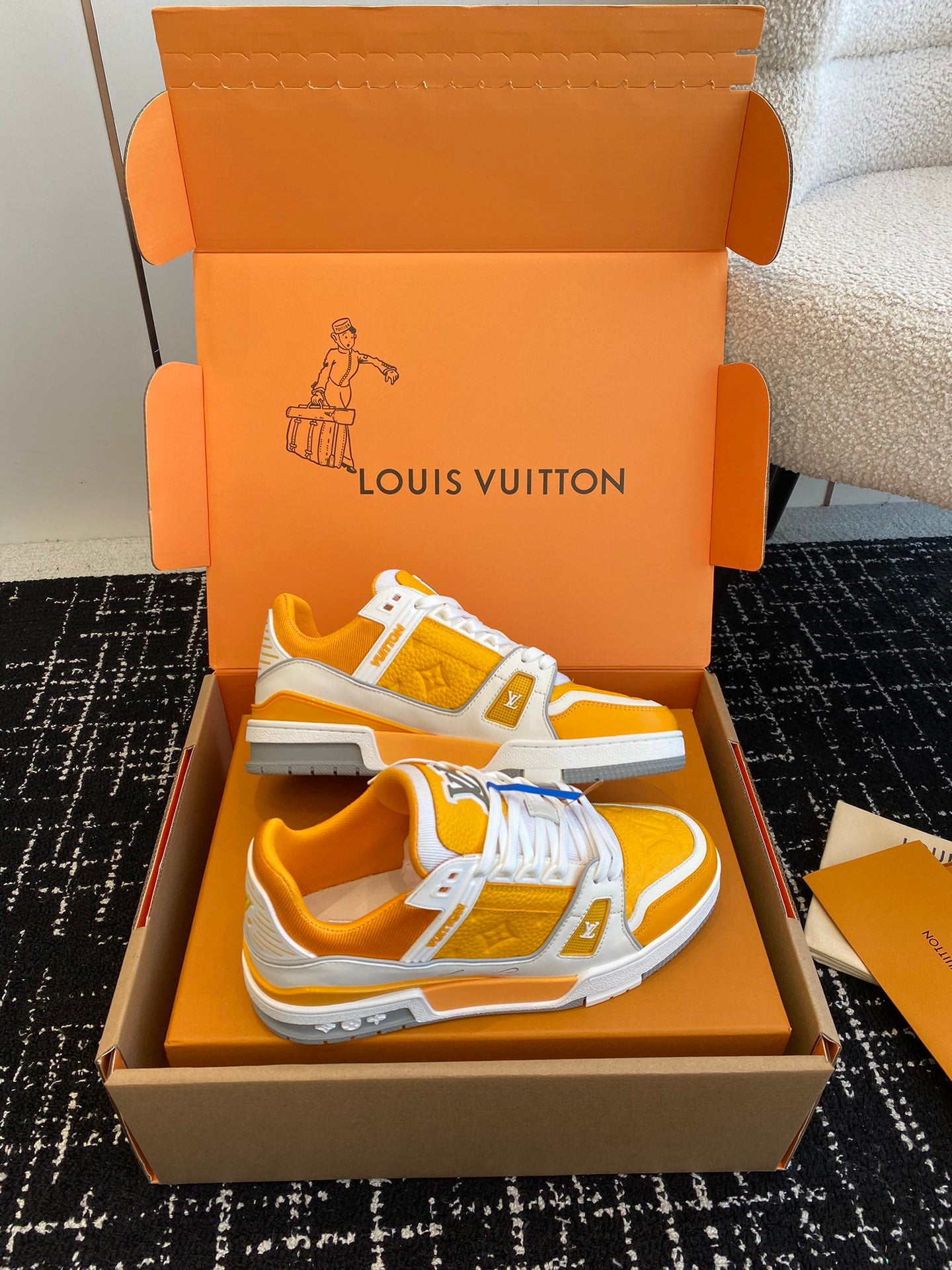 LV TRAINER SNEAKER