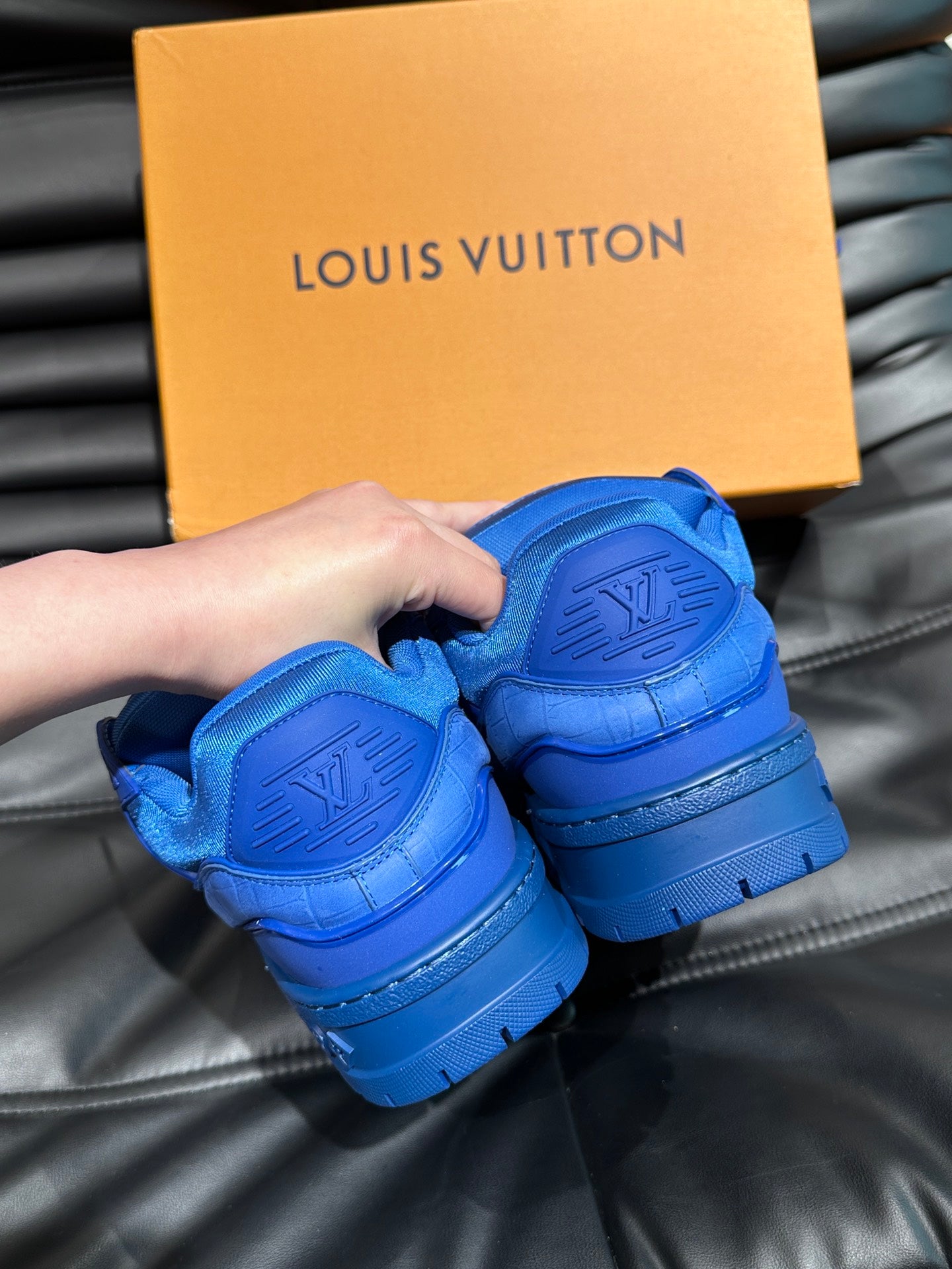 LV TRAINER SNEAKER