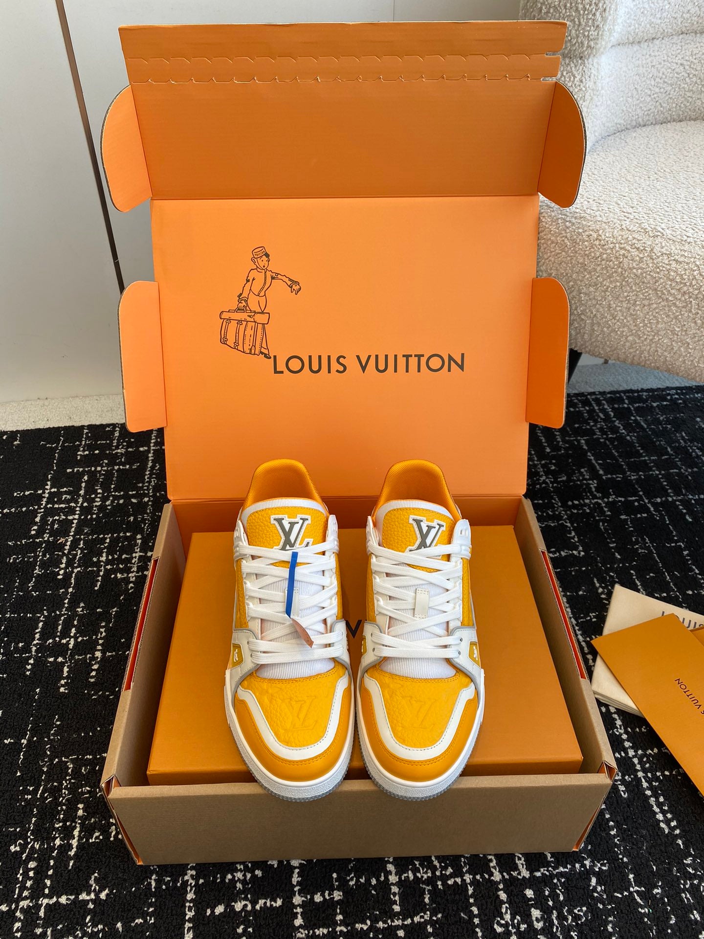 LV TRAINER SNEAKER