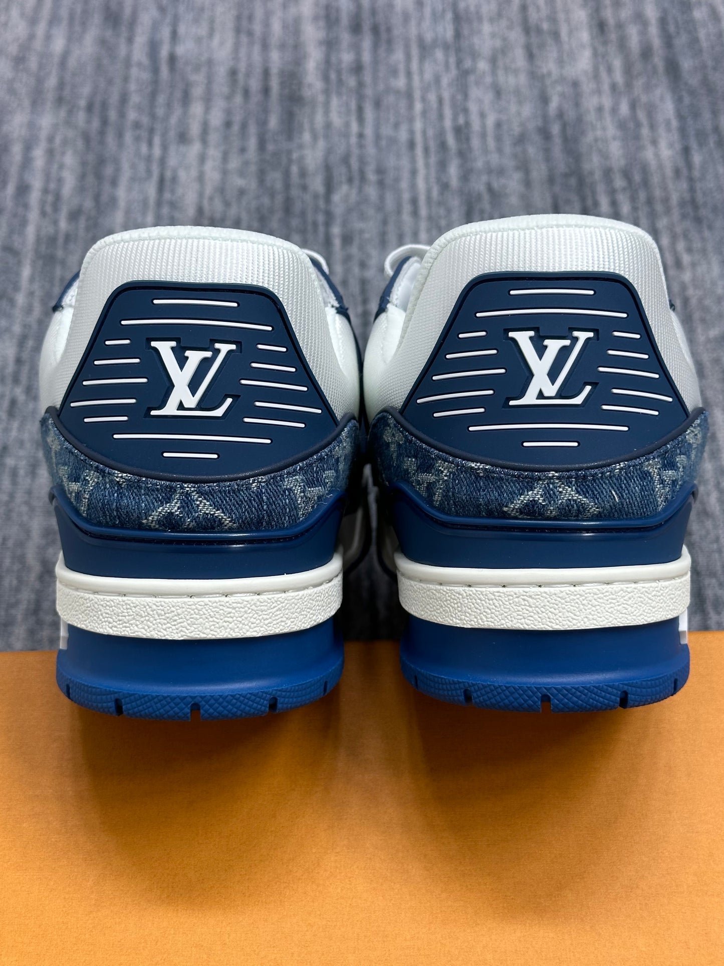 LV TRAINER SNEAKER