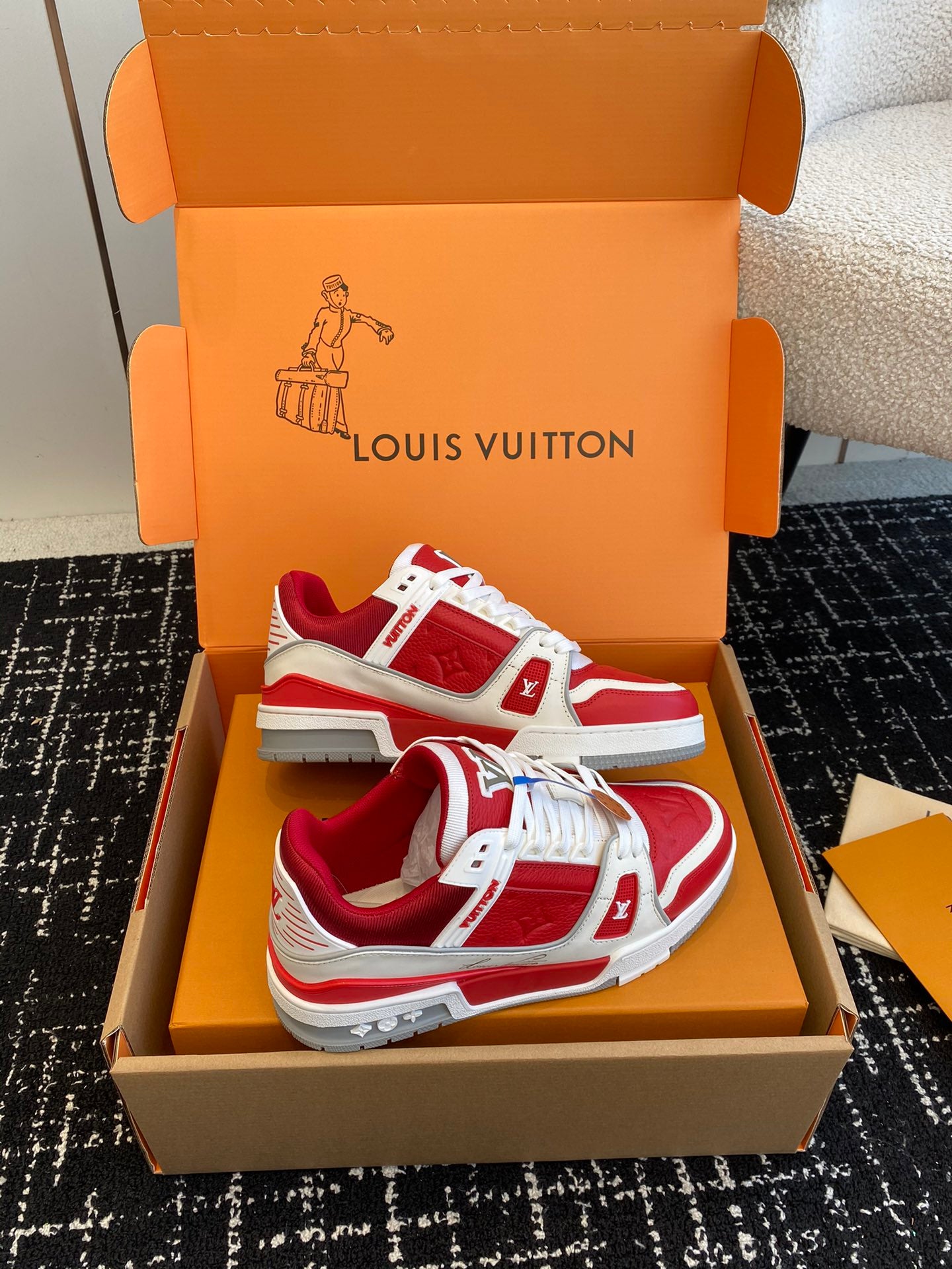 LV TRAINER SNEAKER