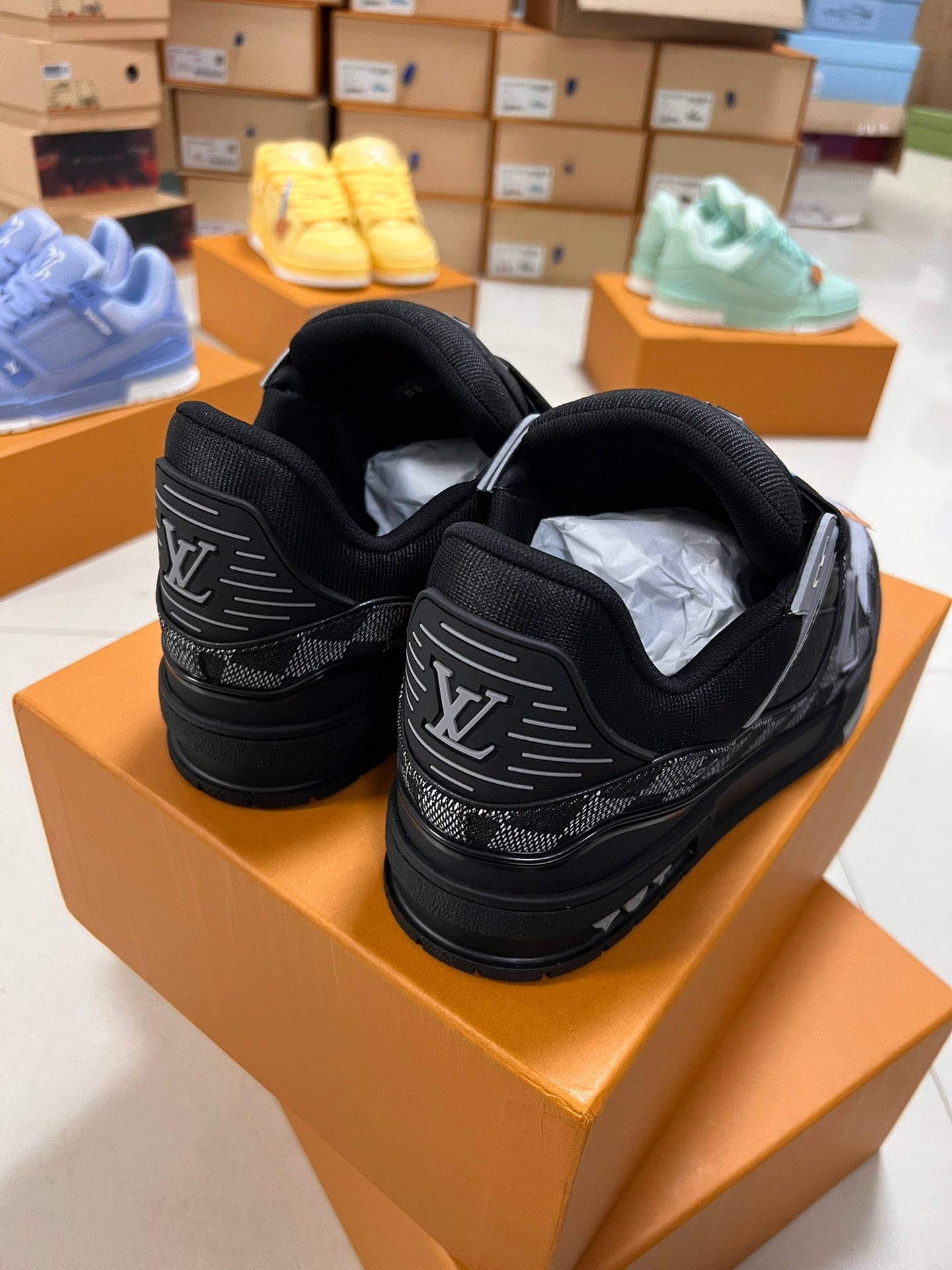 LV TRAINER SNEAKER