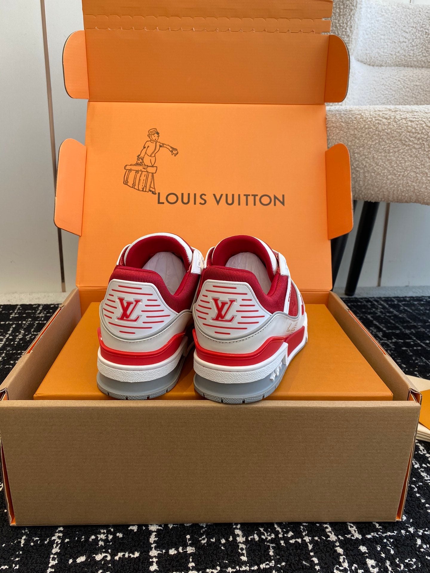 LV TRAINER SNEAKER