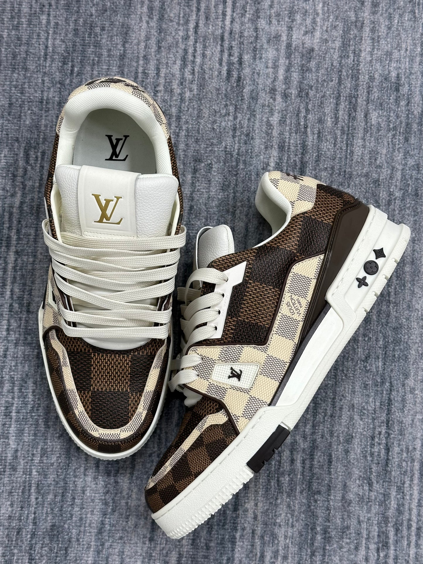 LV TRAINER SNEAKER