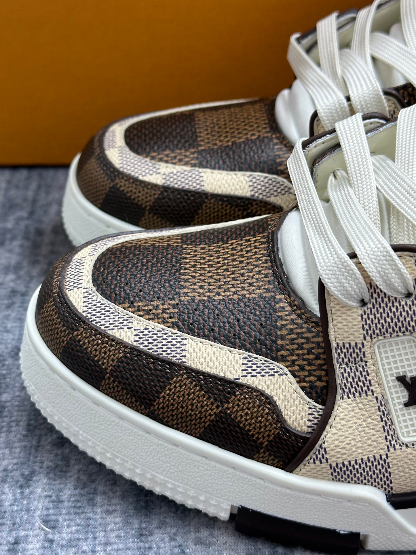 LV TRAINER SNEAKER