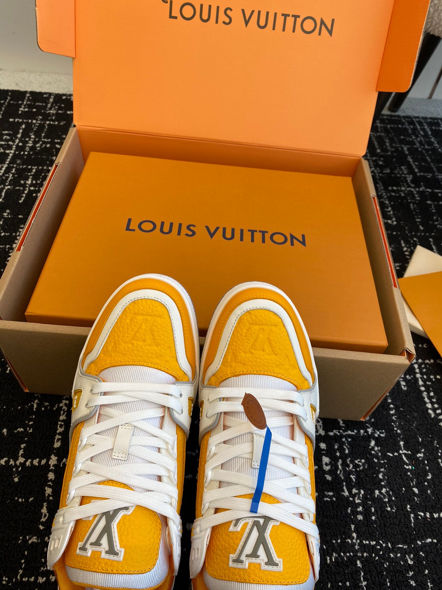 LV TRAINER SNEAKER