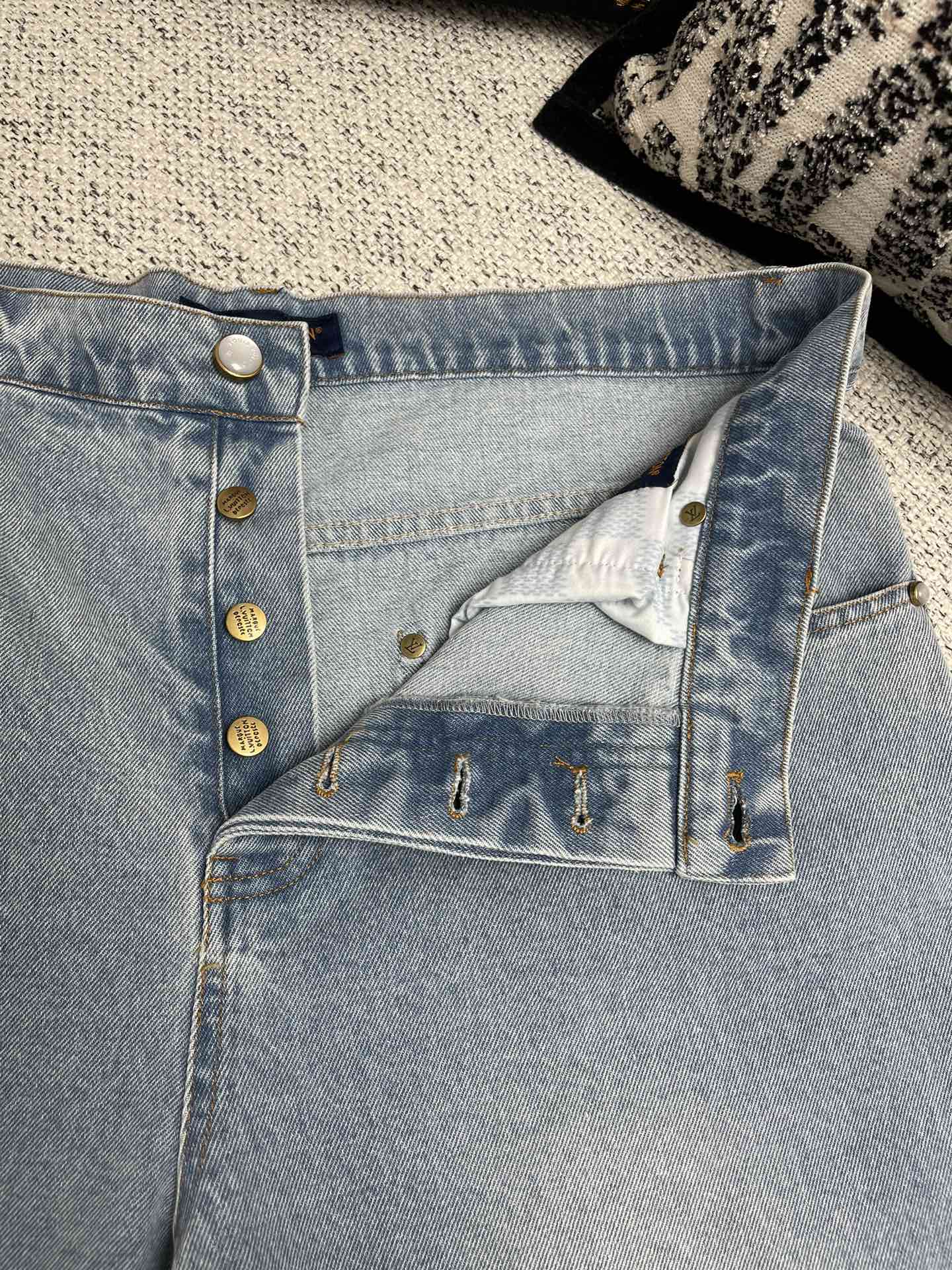 Lv Regular Leg Fit Denim Pants