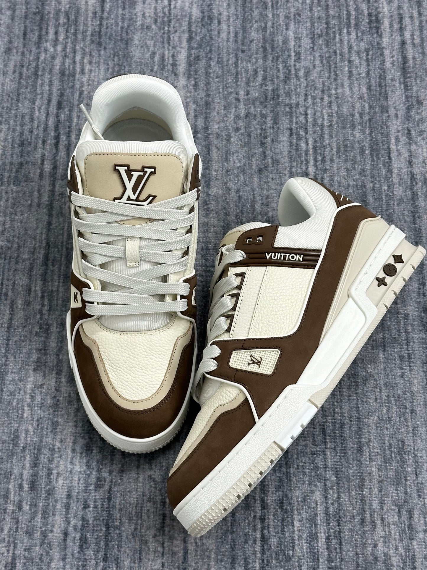 LV TRAINER SNEAKER