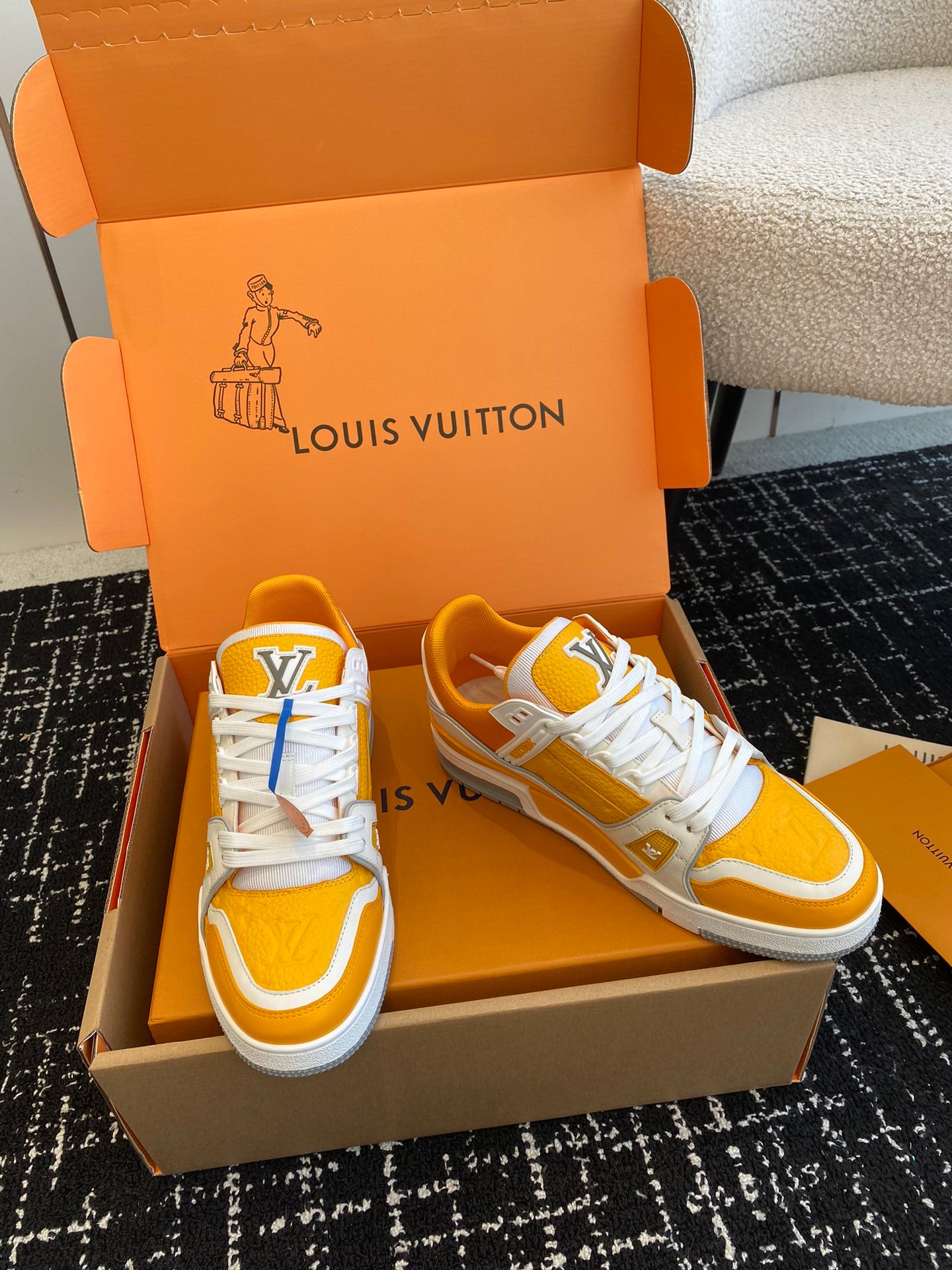 LV TRAINER SNEAKER