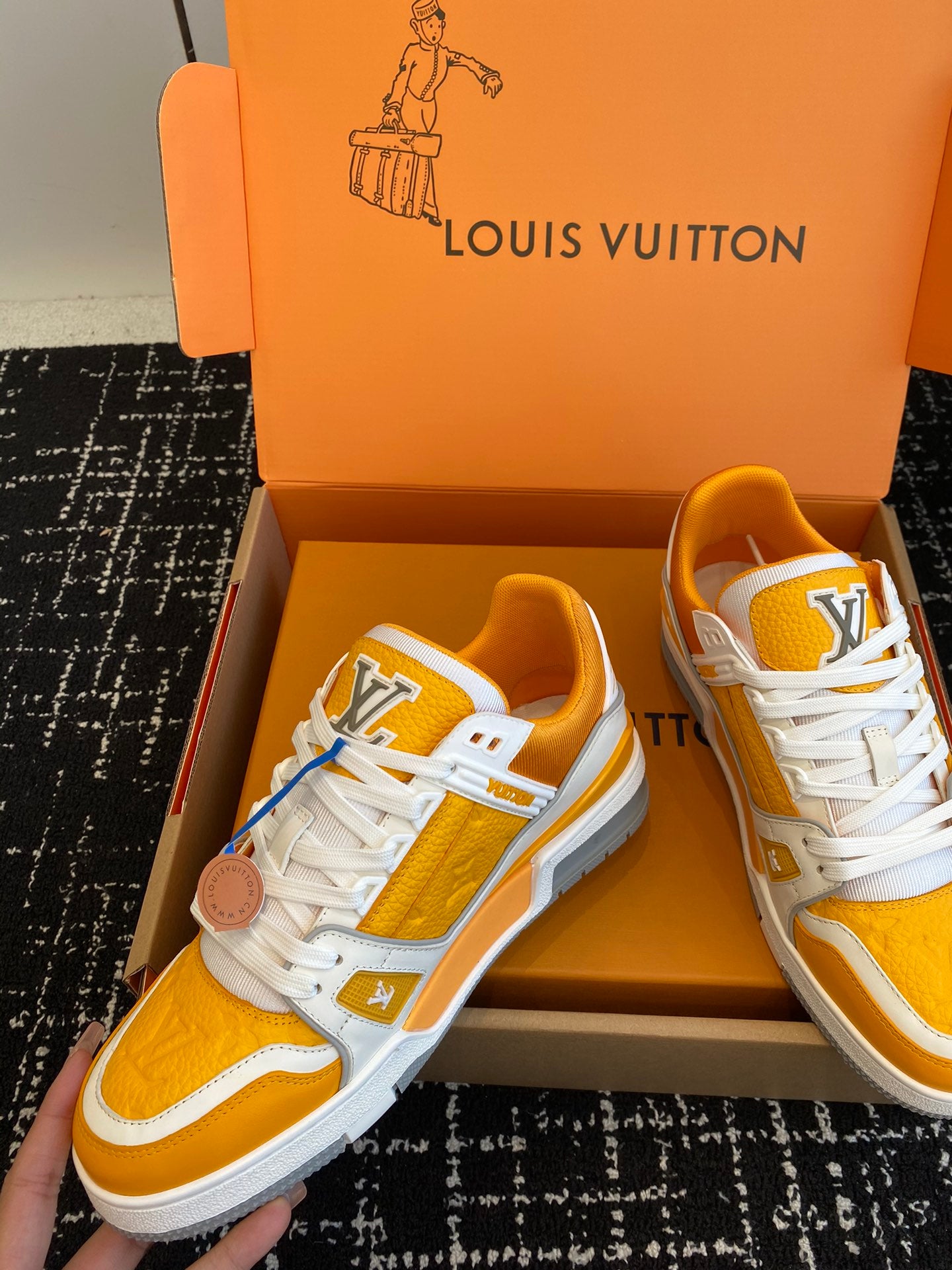 LV TRAINER SNEAKER