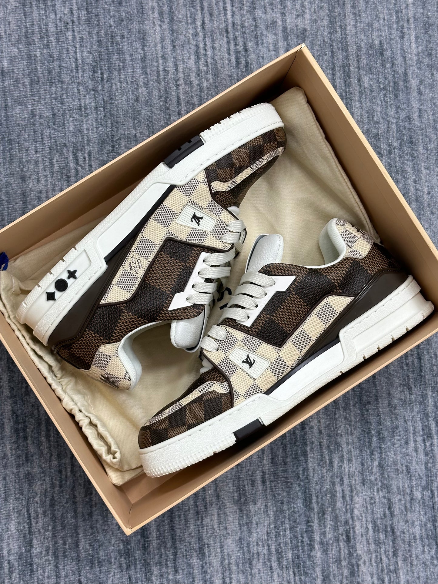 LV TRAINER SNEAKER