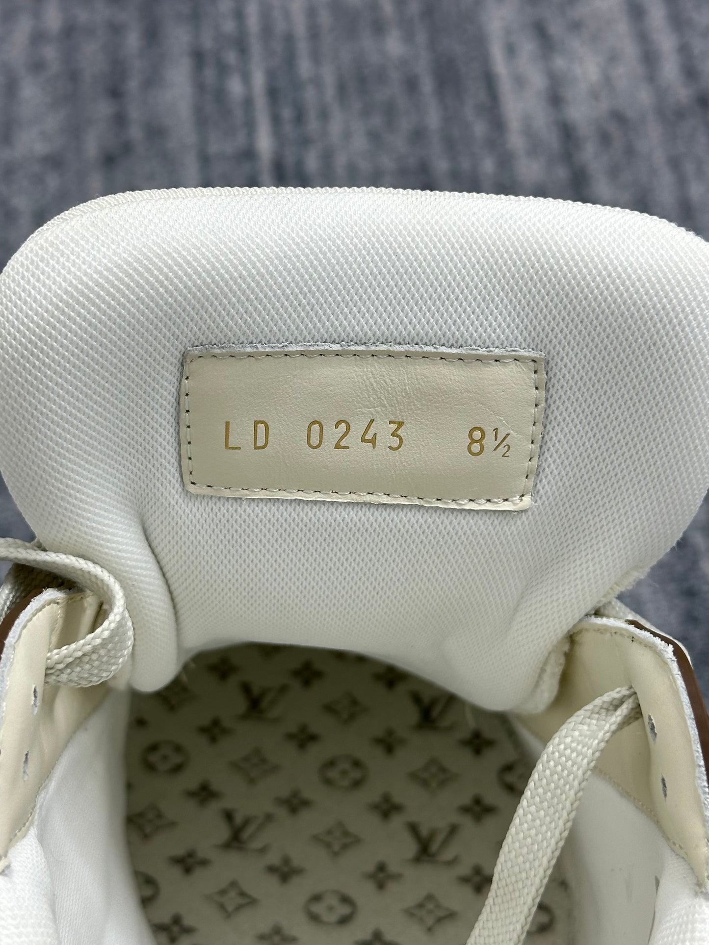 LV TRAINER SNEAKER