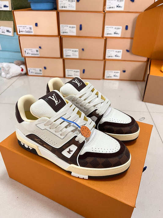 LV TRAINER SNEAKER