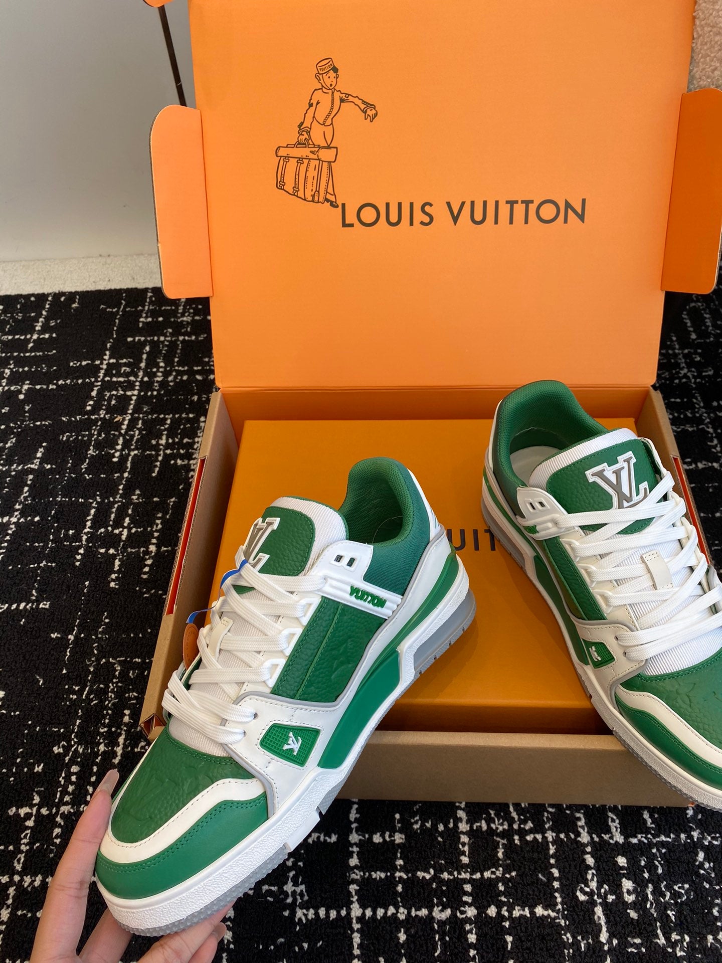 LV TRAINER SNEAKER