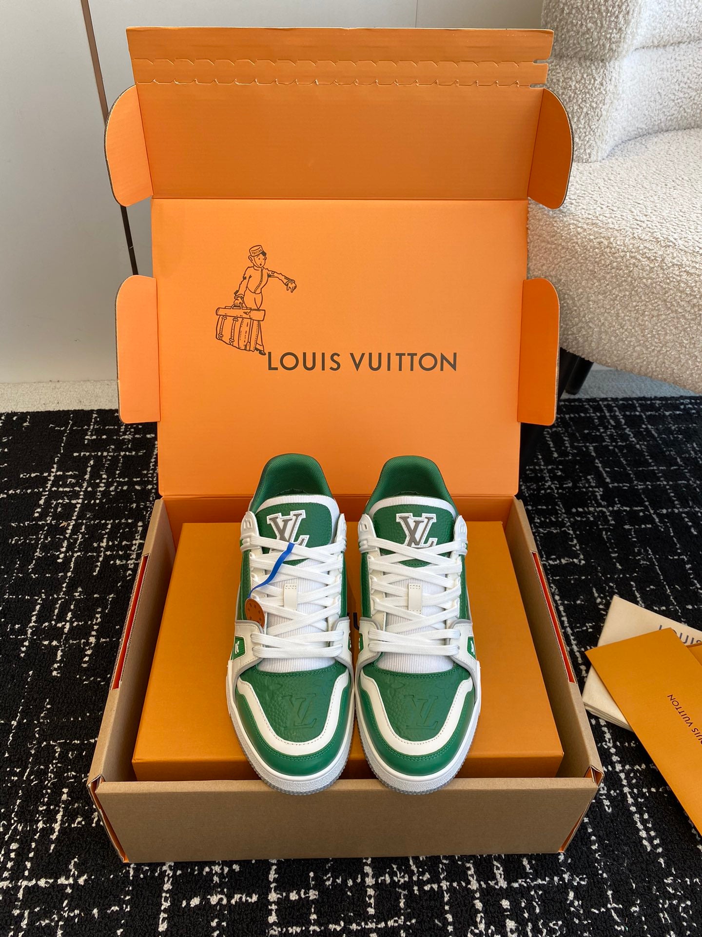 LV TRAINER SNEAKER