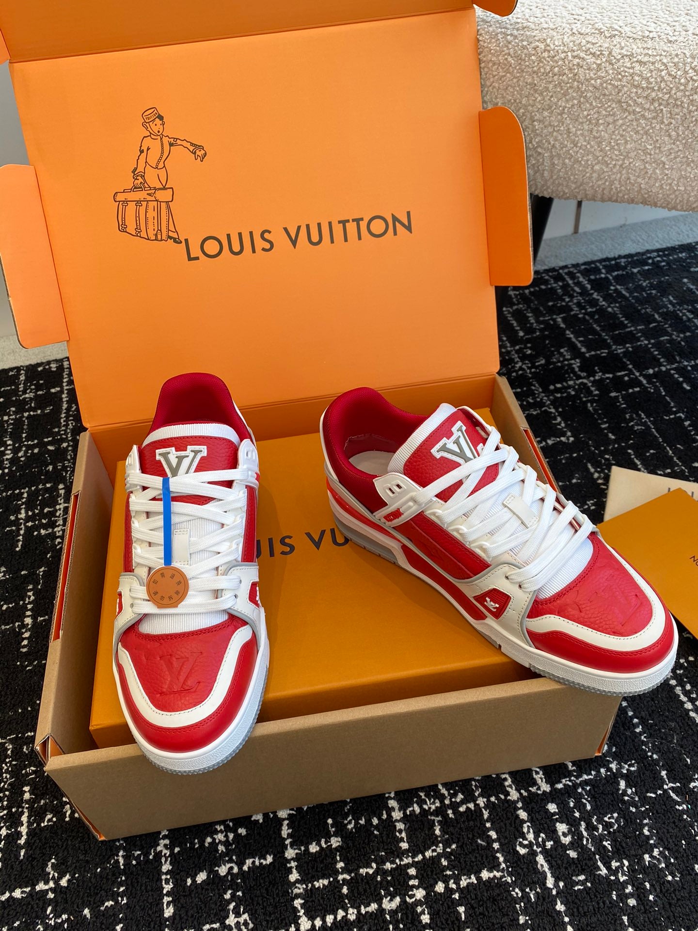 LV TRAINER SNEAKER