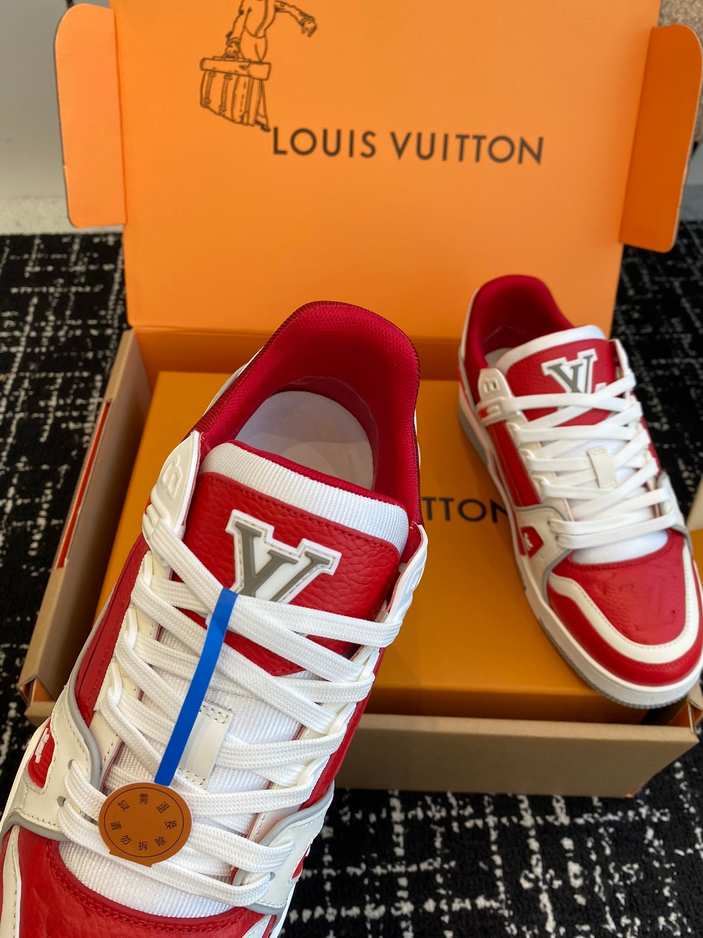 LV TRAINER SNEAKER