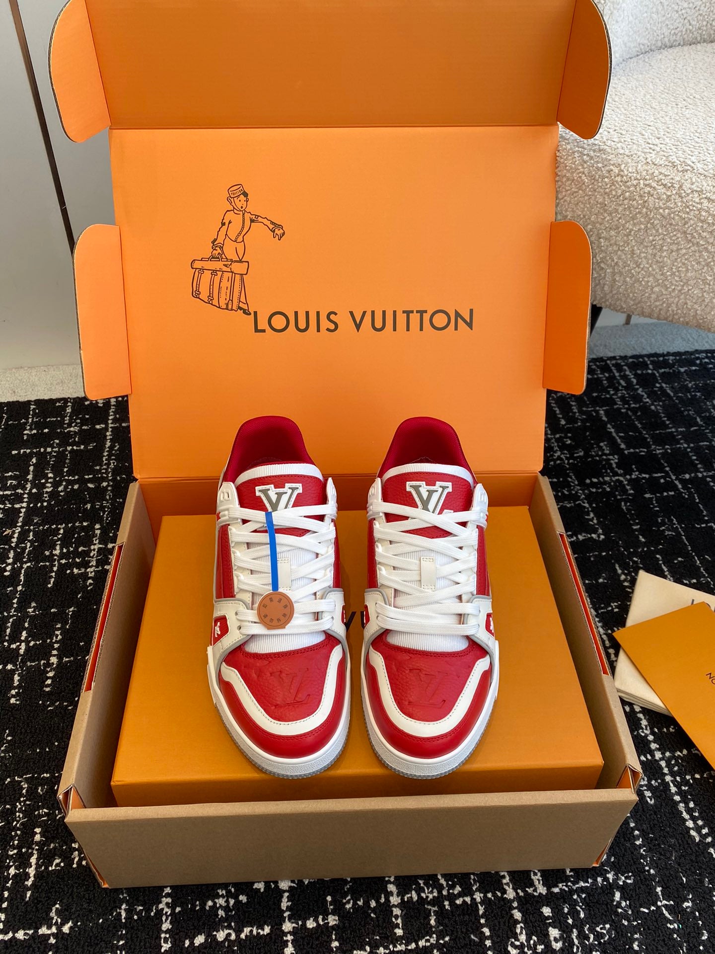 LV TRAINER SNEAKER