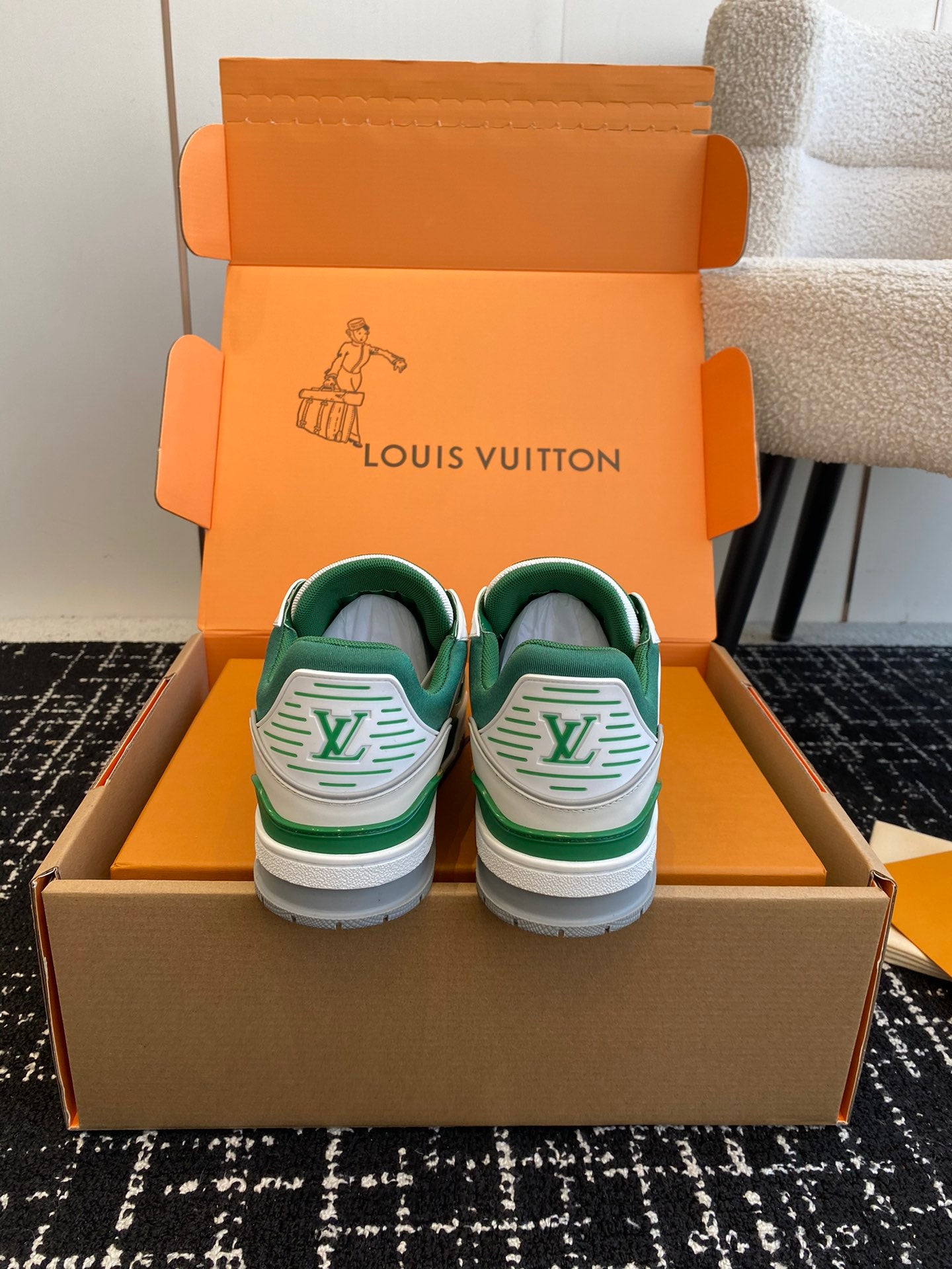 LV TRAINER SNEAKER