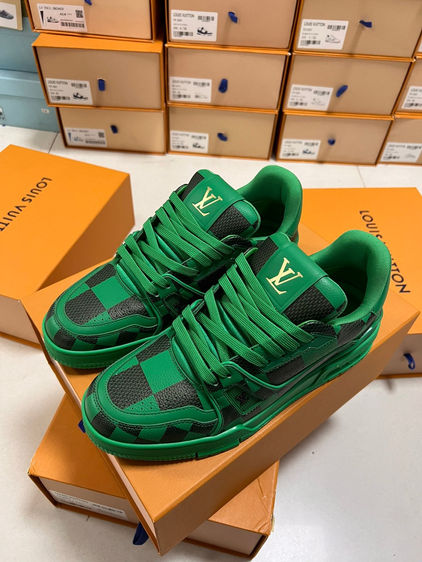 LV TRAINER SNEAKER