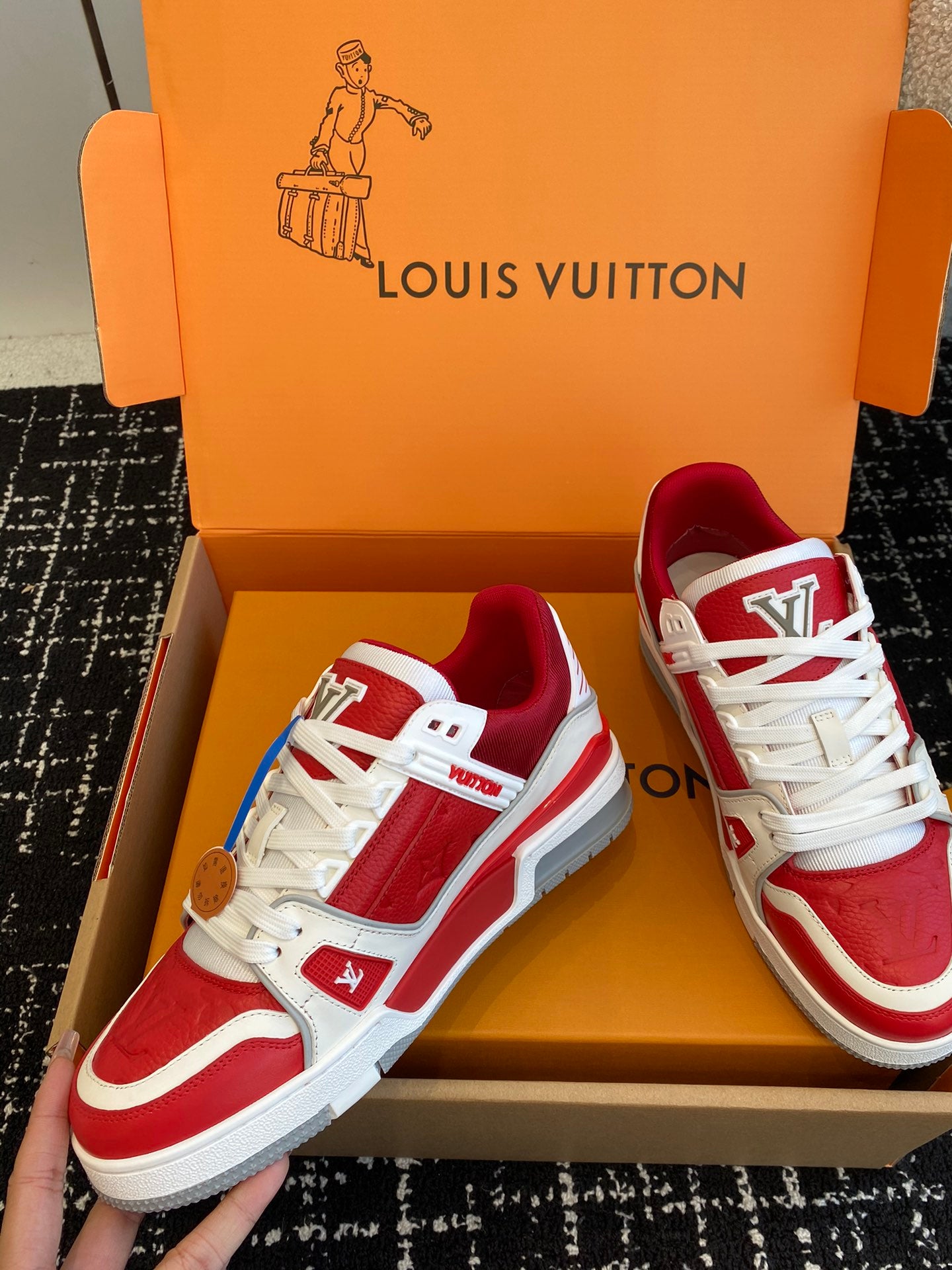 LV TRAINER SNEAKER