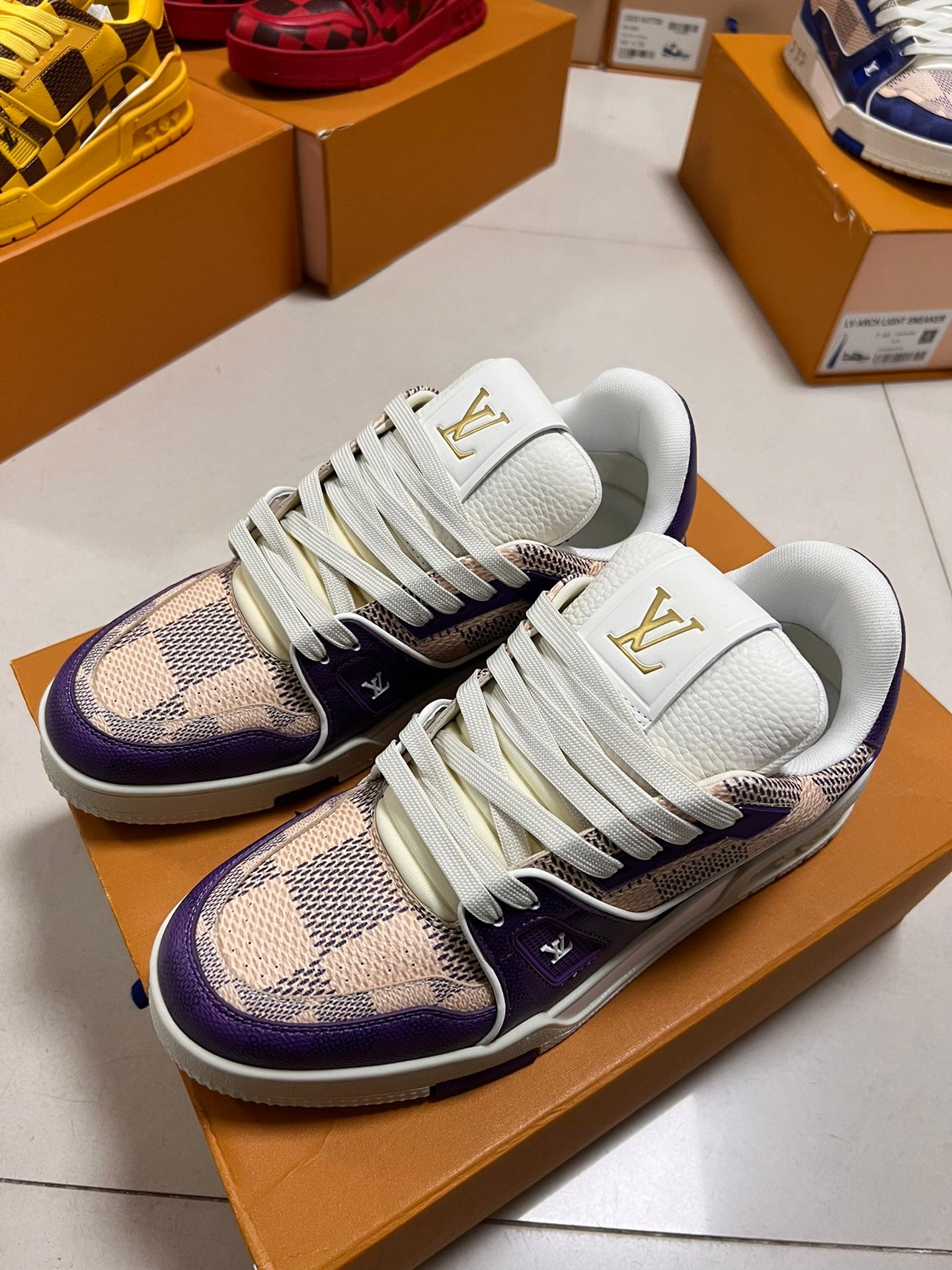 LV TRAINER SNEAKER