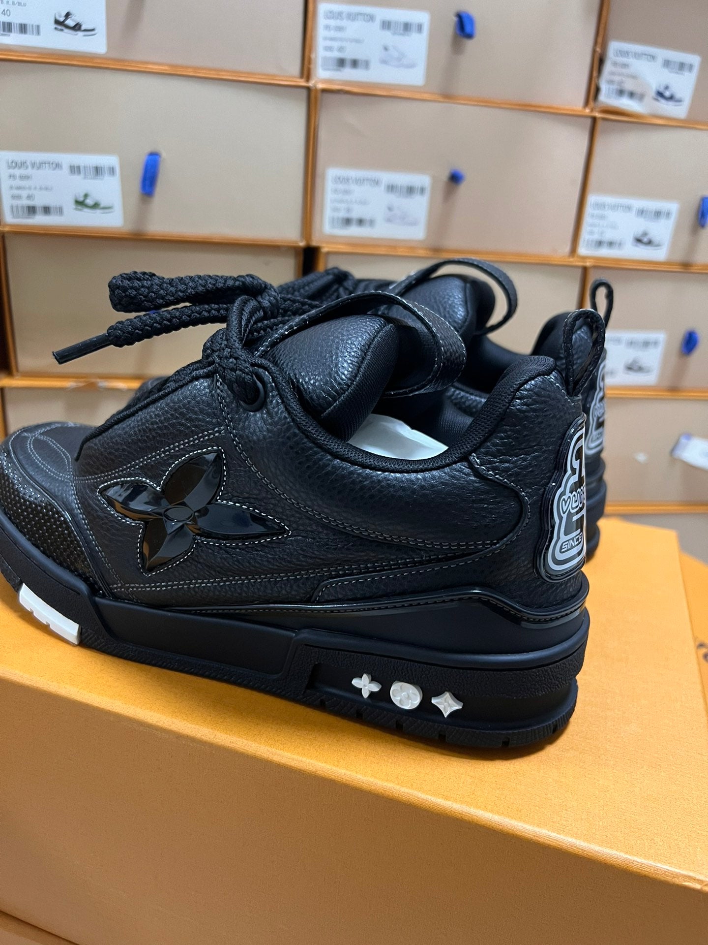 LV TRAINER SNEAKER