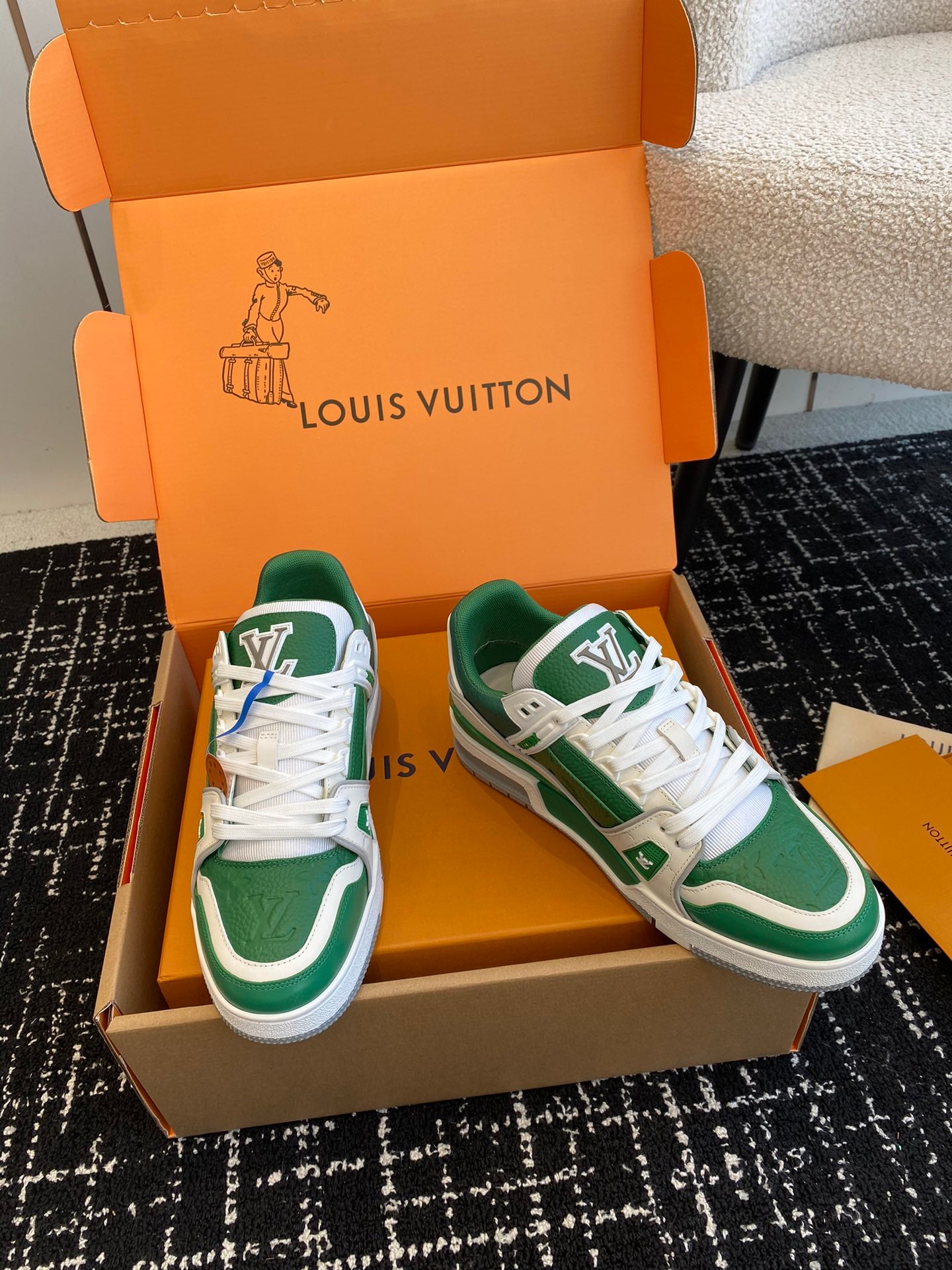 LV TRAINER SNEAKER