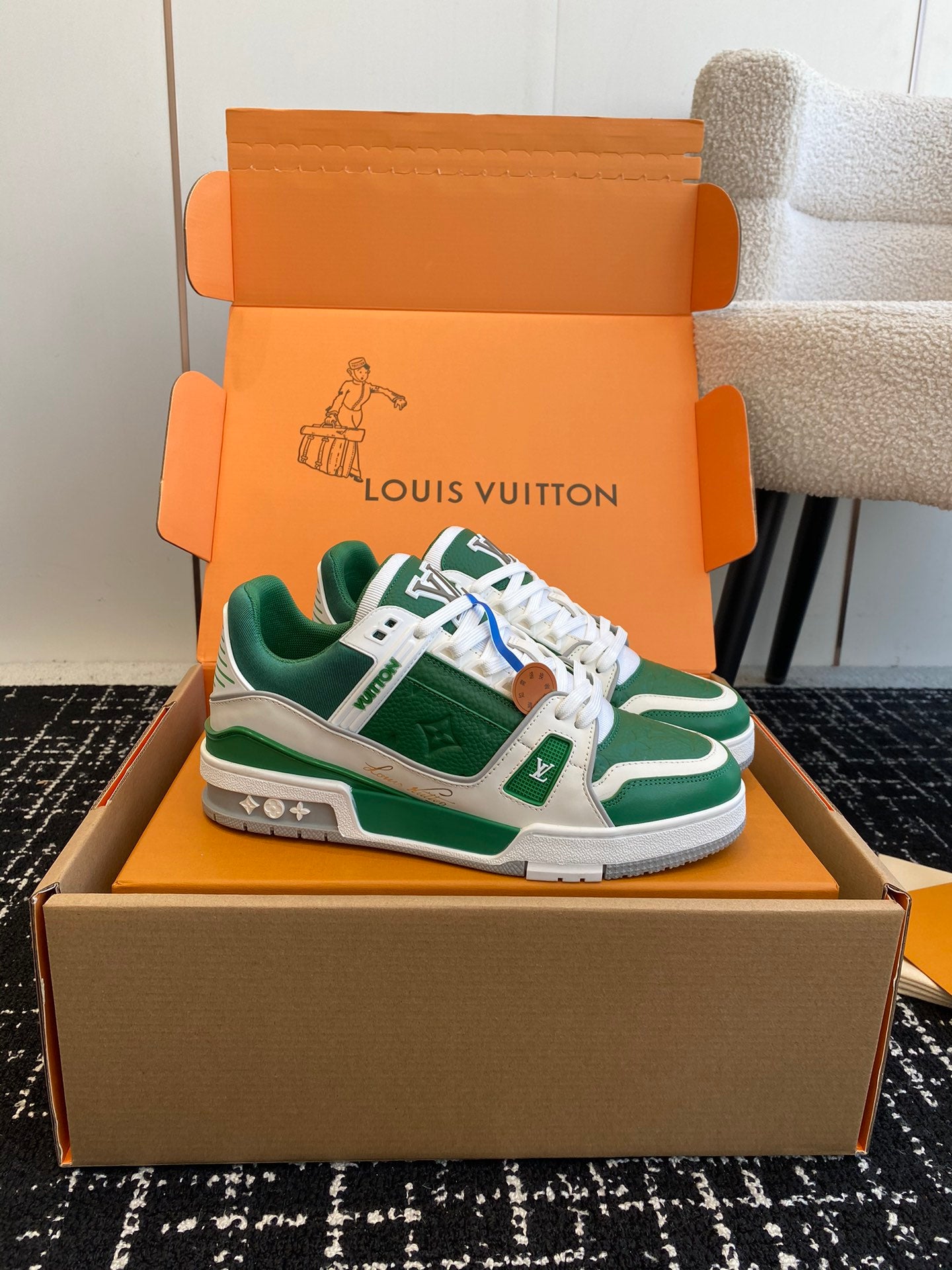 LV TRAINER SNEAKER