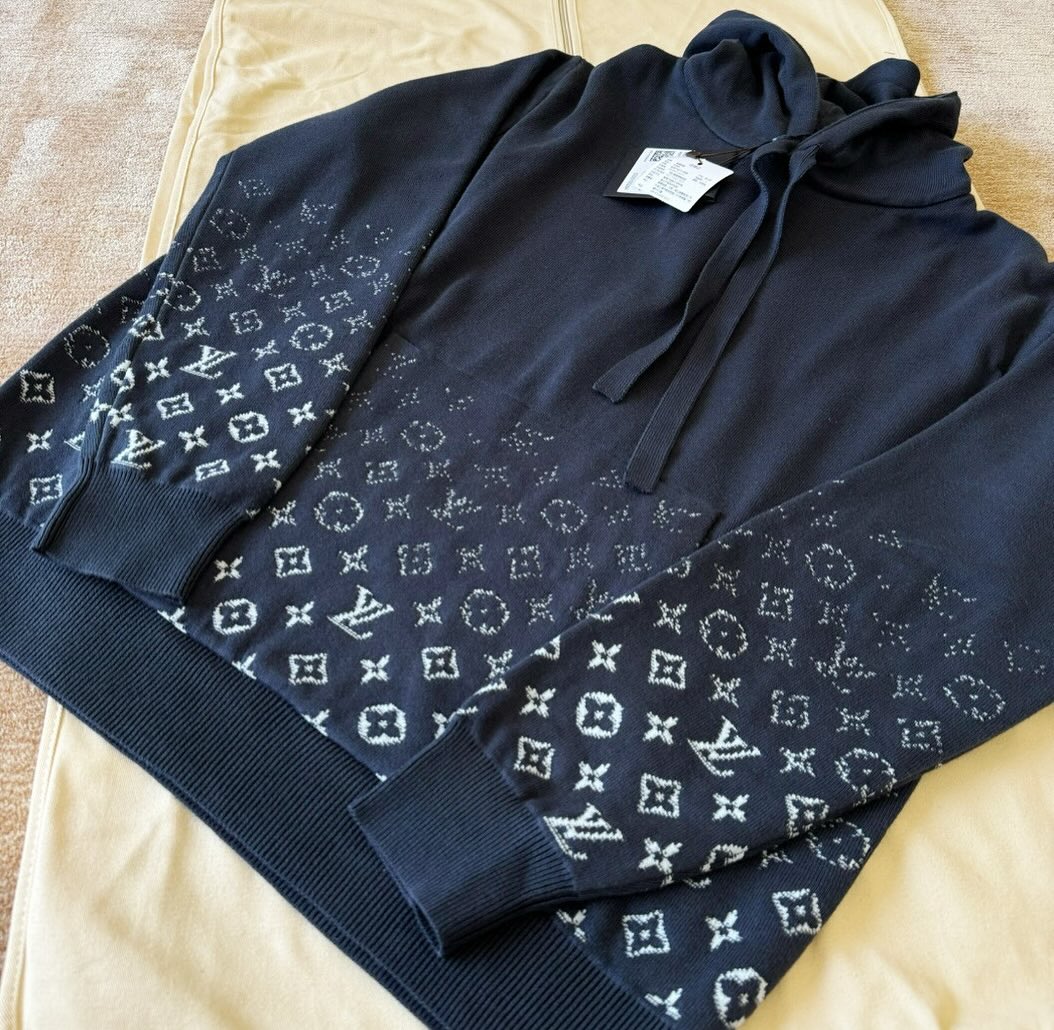 LV monogram sweater black white