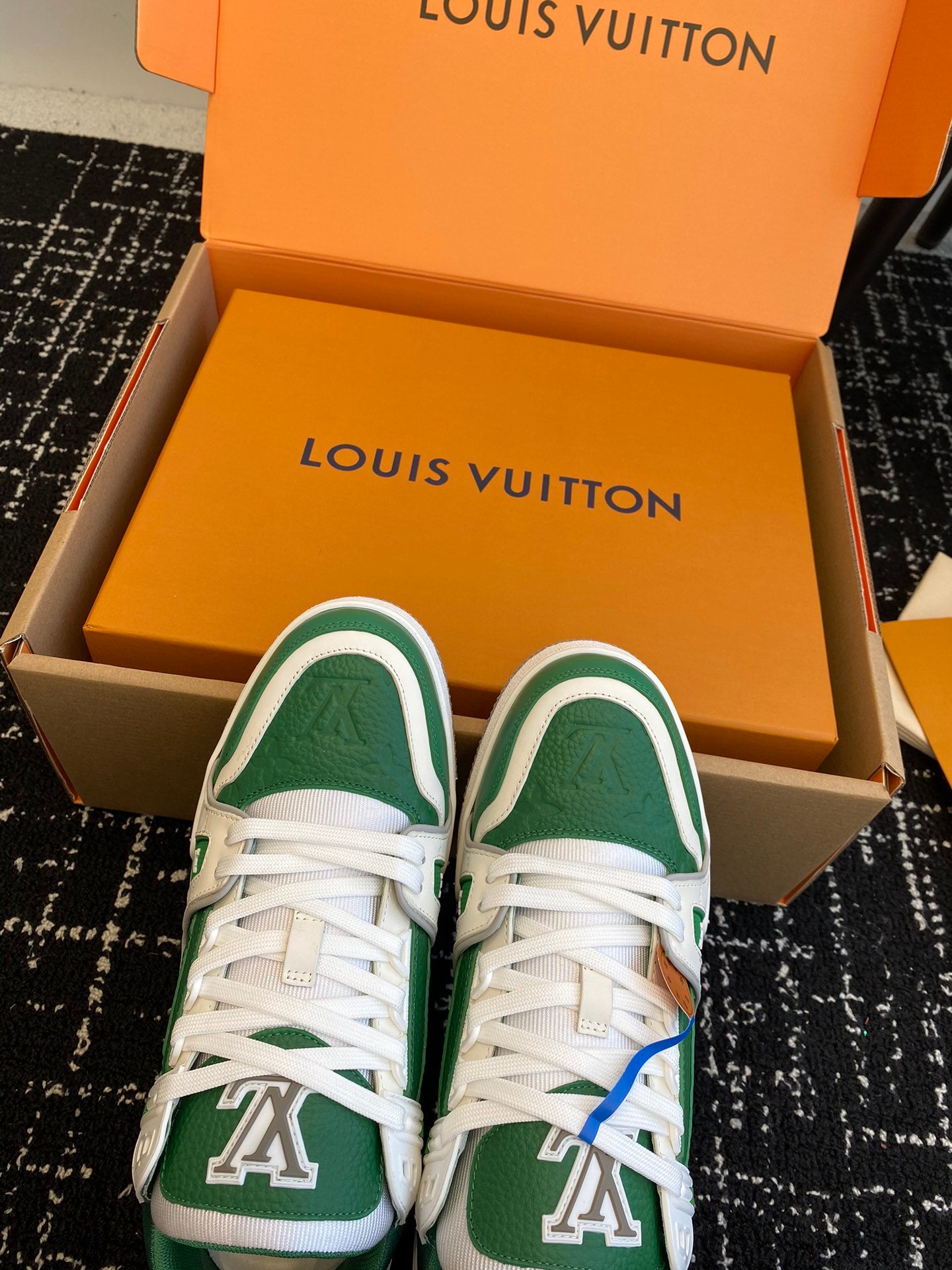 LV TRAINER SNEAKER