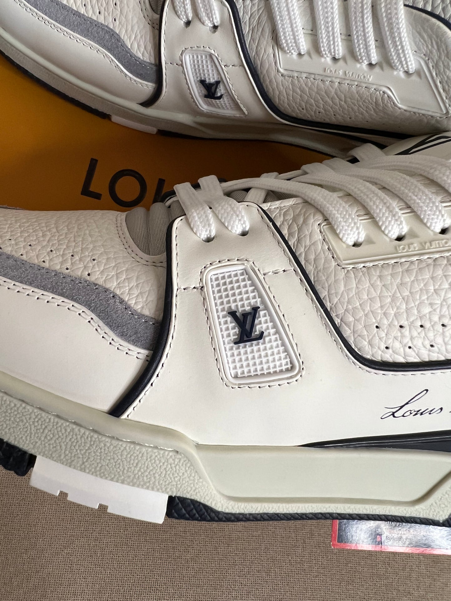 LV TRAINER SNEAKER