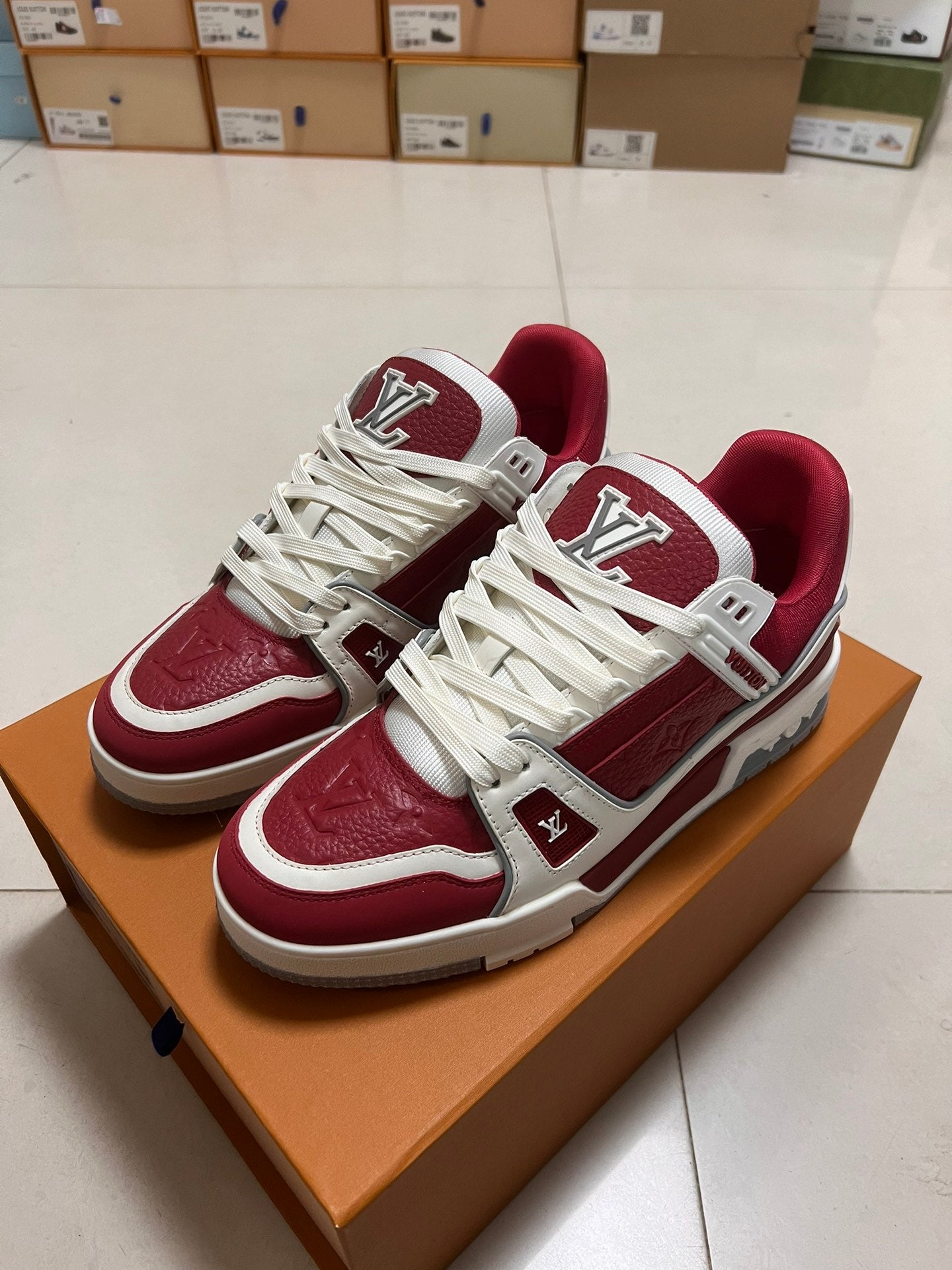 LV TRAINER SNEAKER