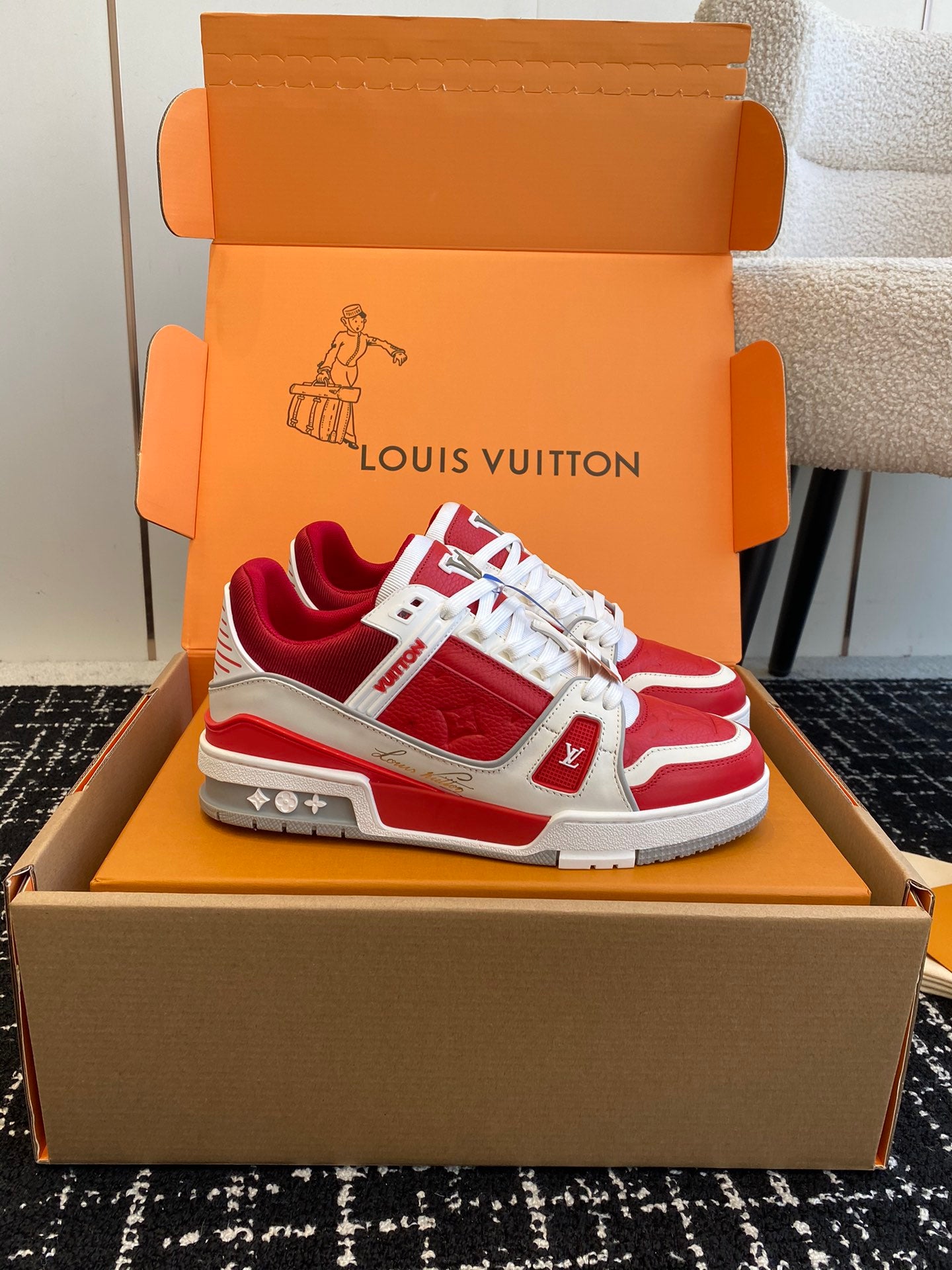 LV TRAINER SNEAKER