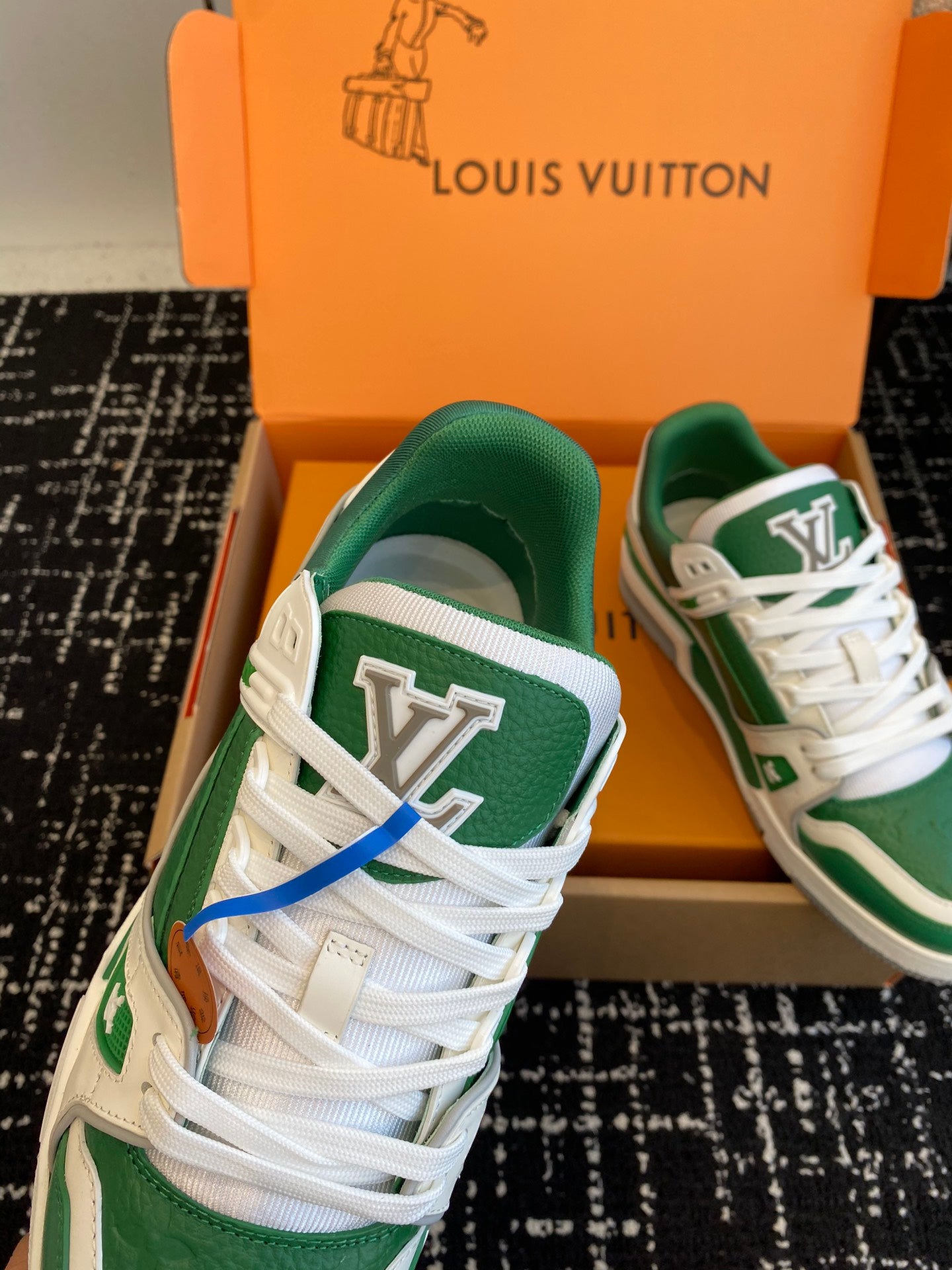 LV TRAINER SNEAKER