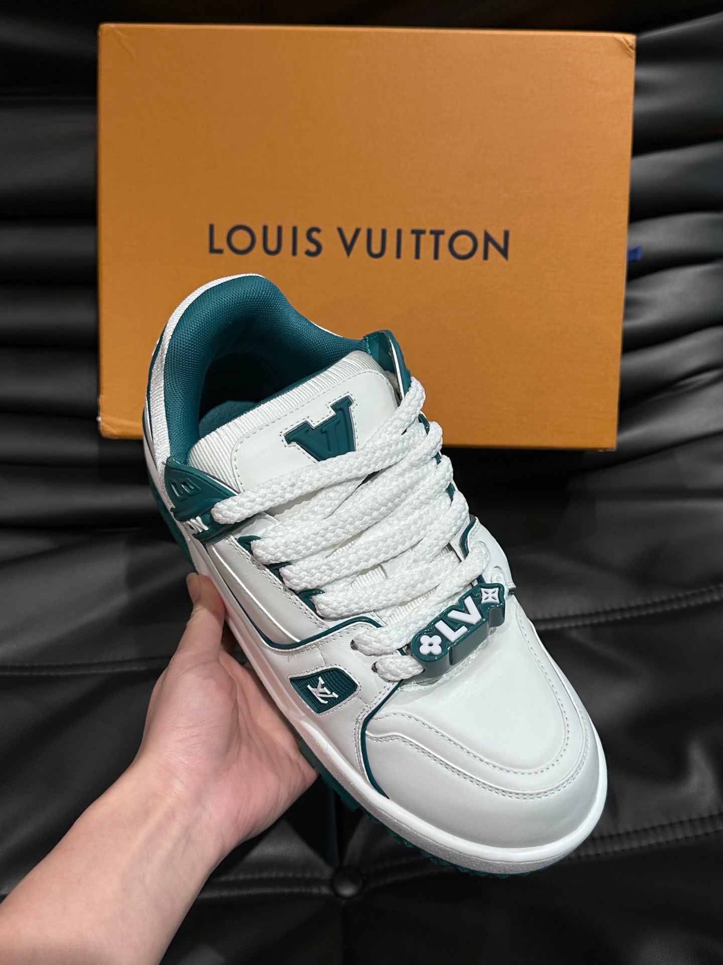 LV TRAINER SNEAKER