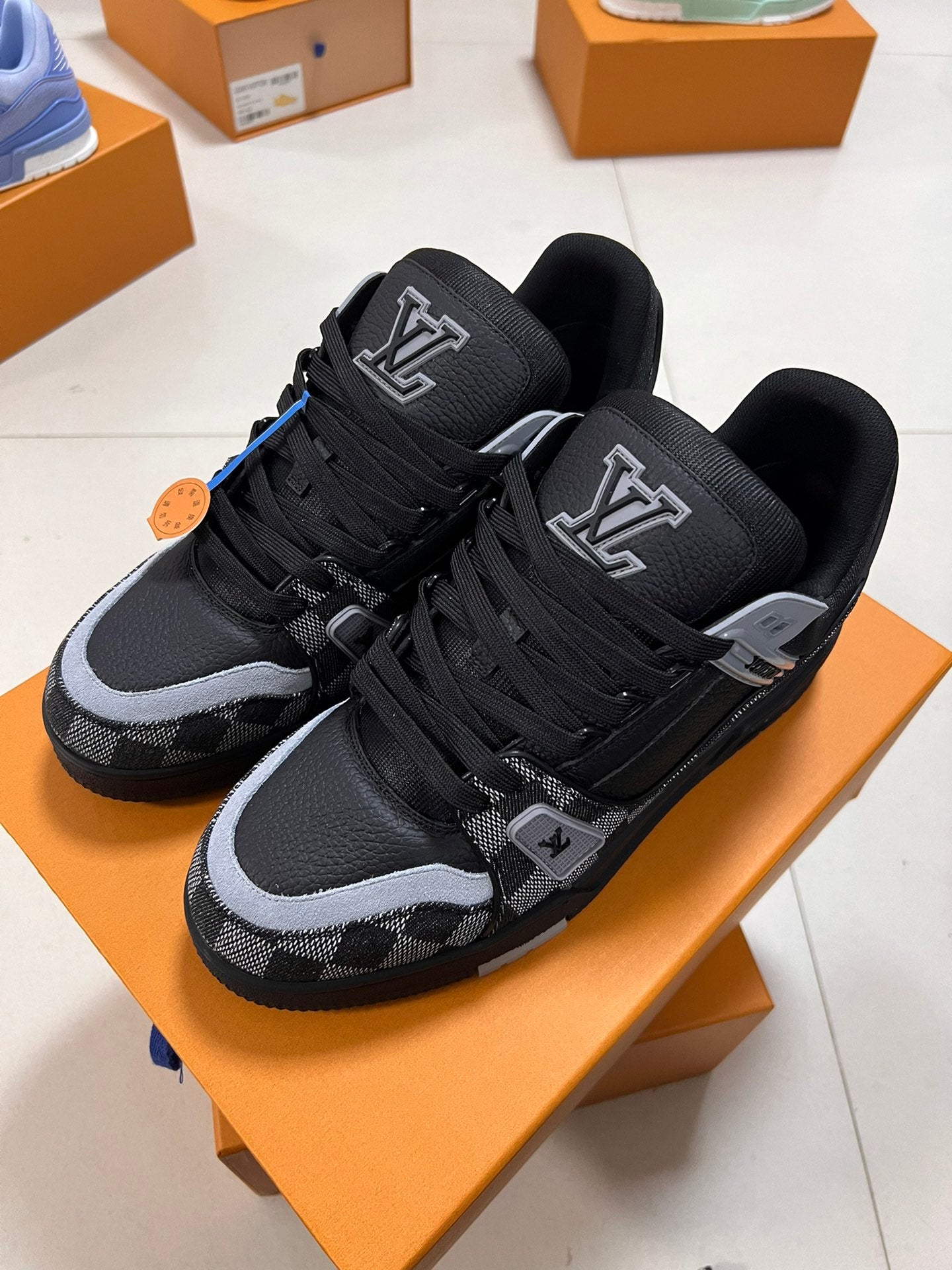 LV TRAINER SNEAKER