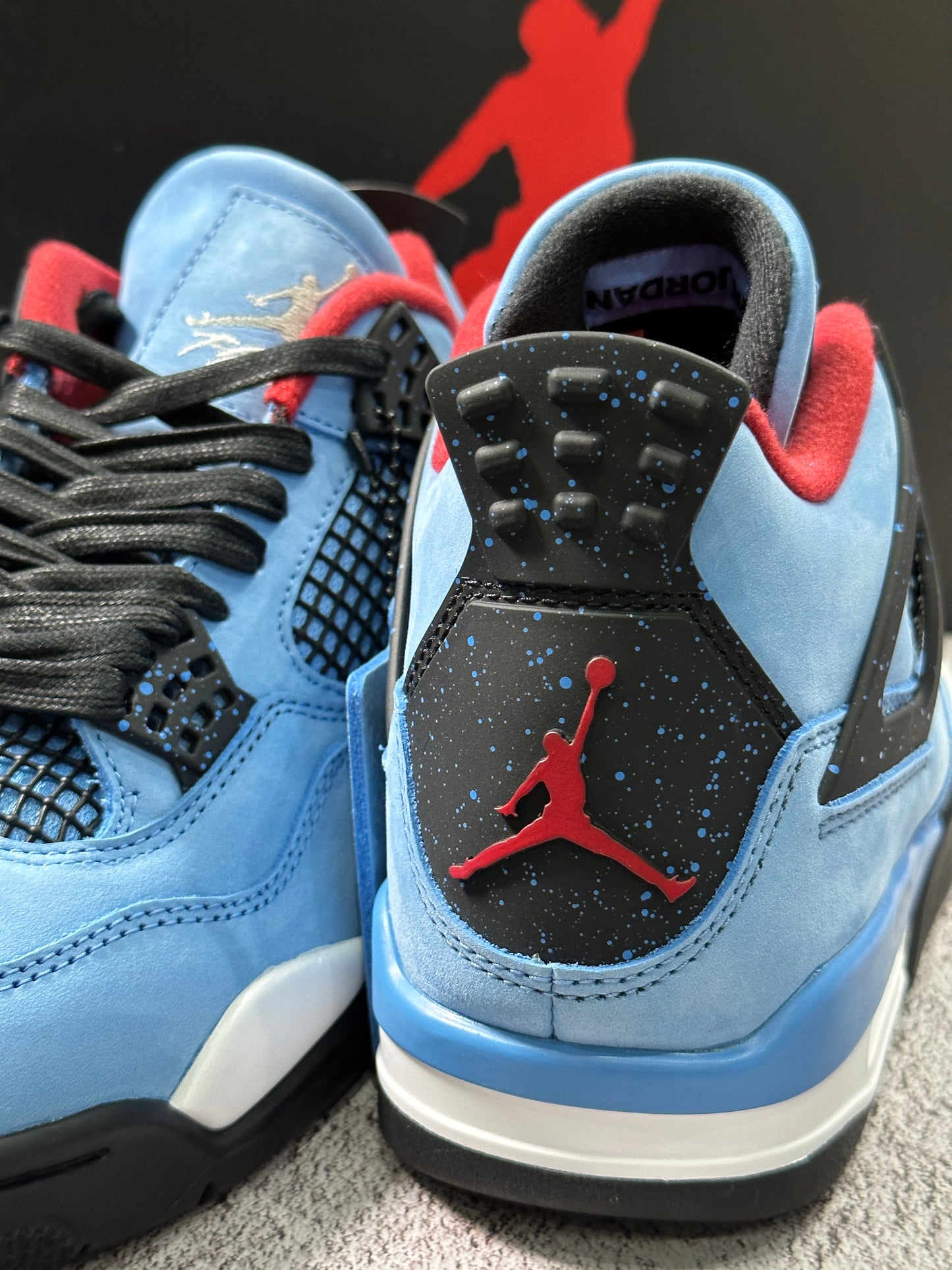 Travis Scott x Jordan 4