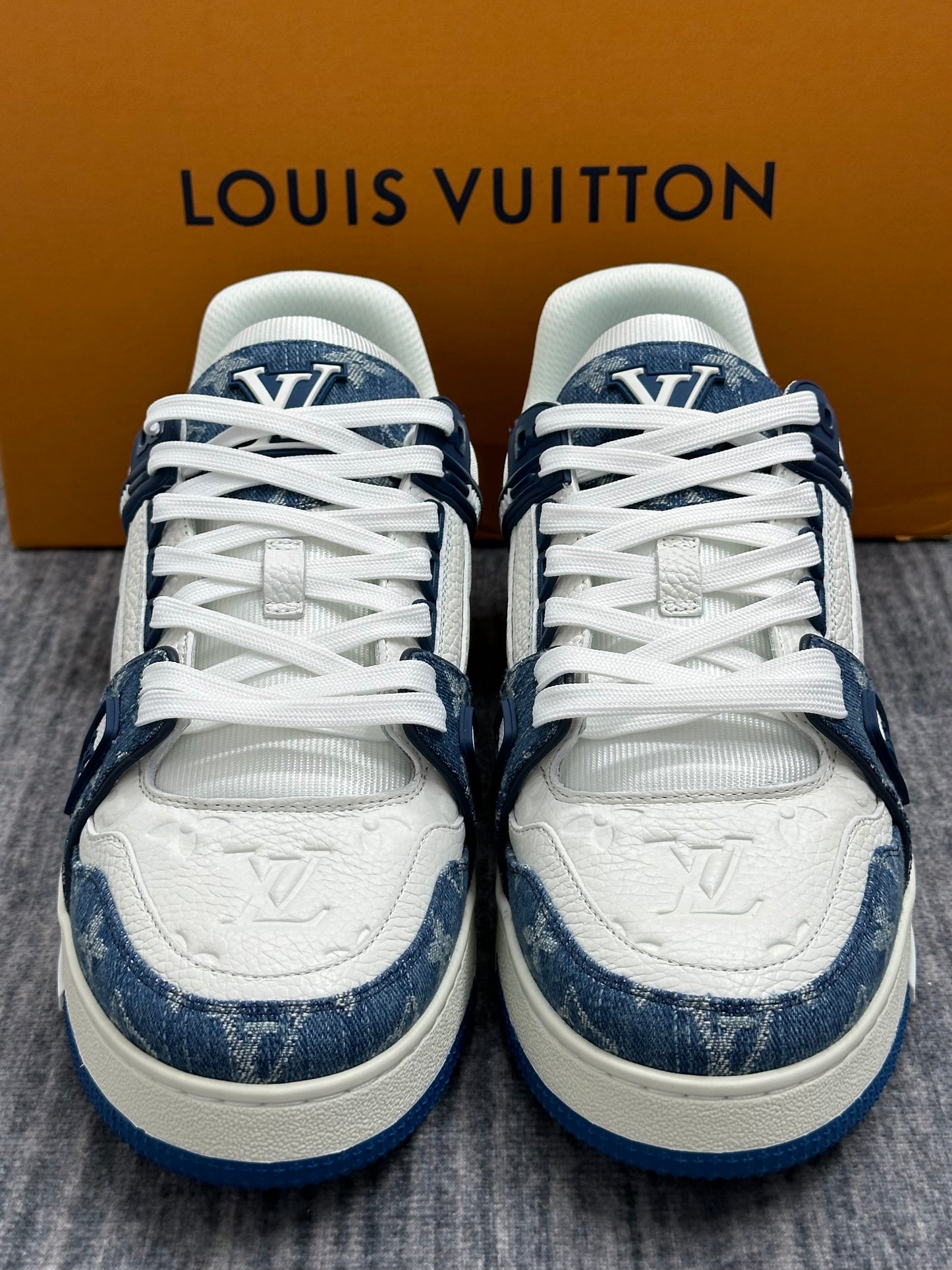 LV TRAINER SNEAKER