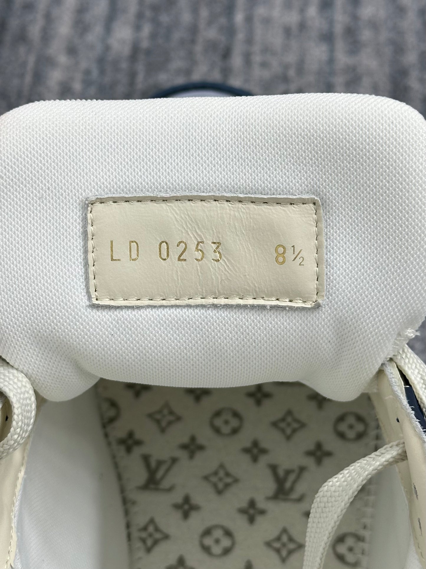 LV TRAINER SNEAKER