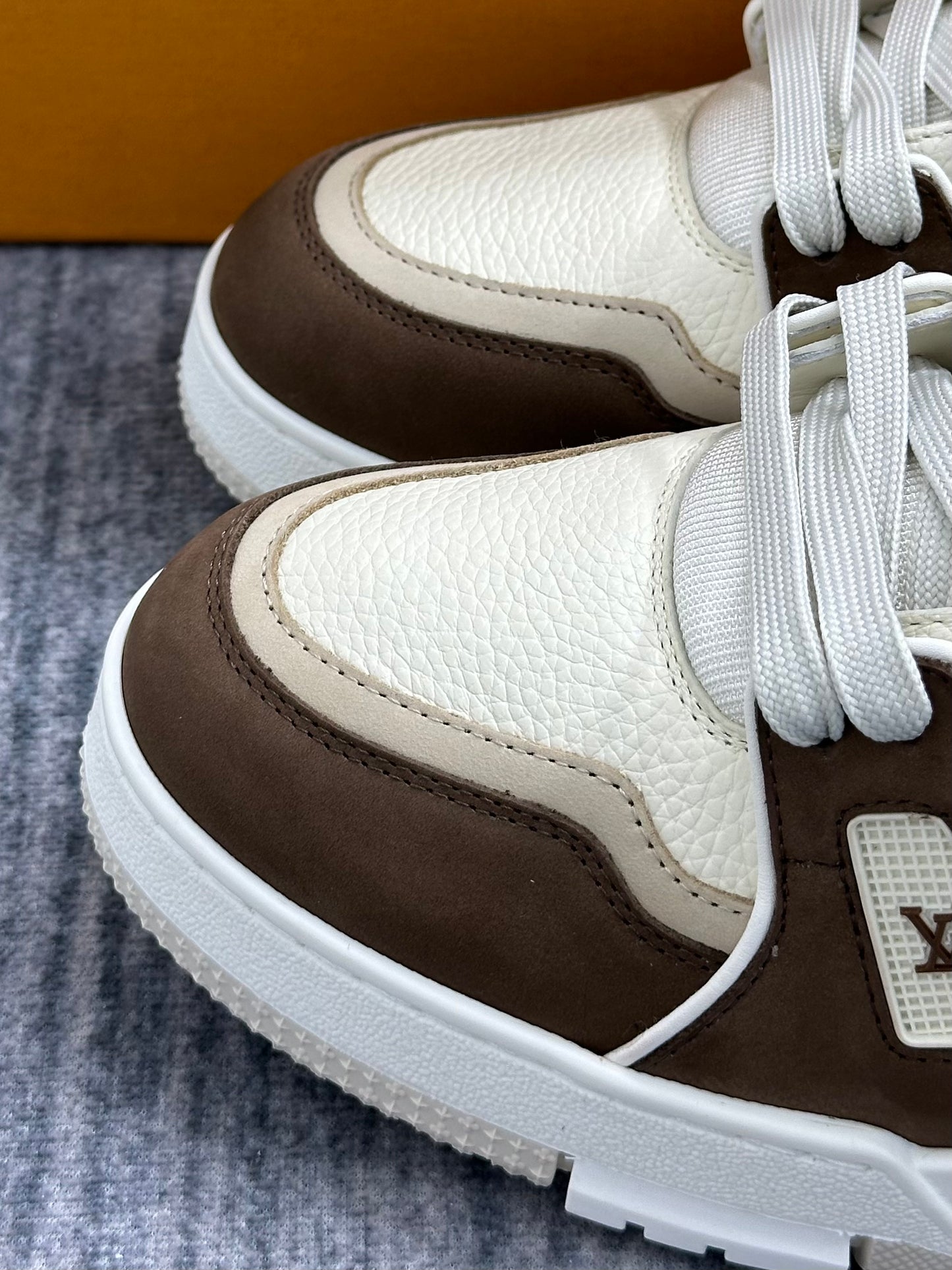 LV TRAINER SNEAKER