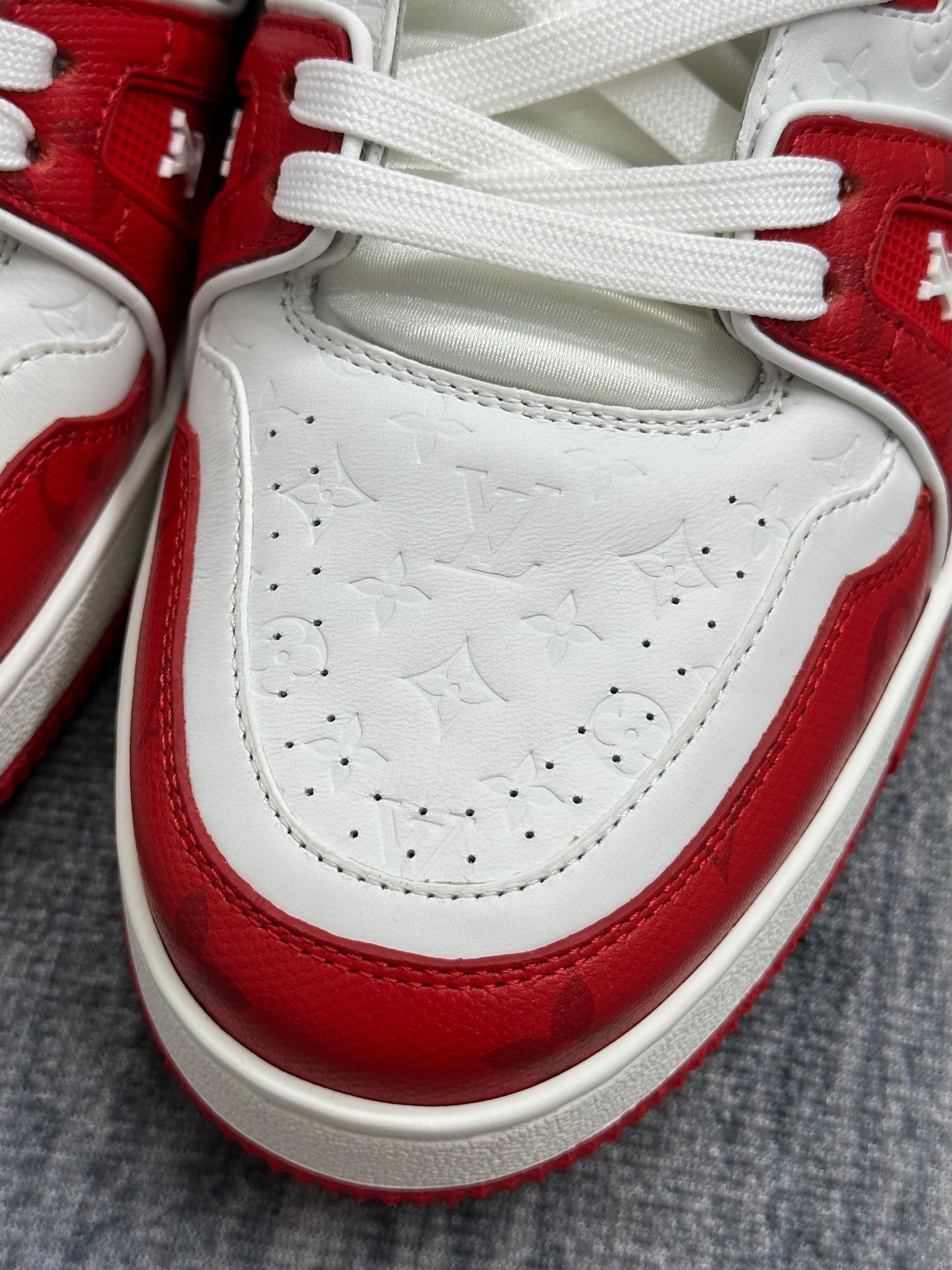 LV TRAINER SNEAKER