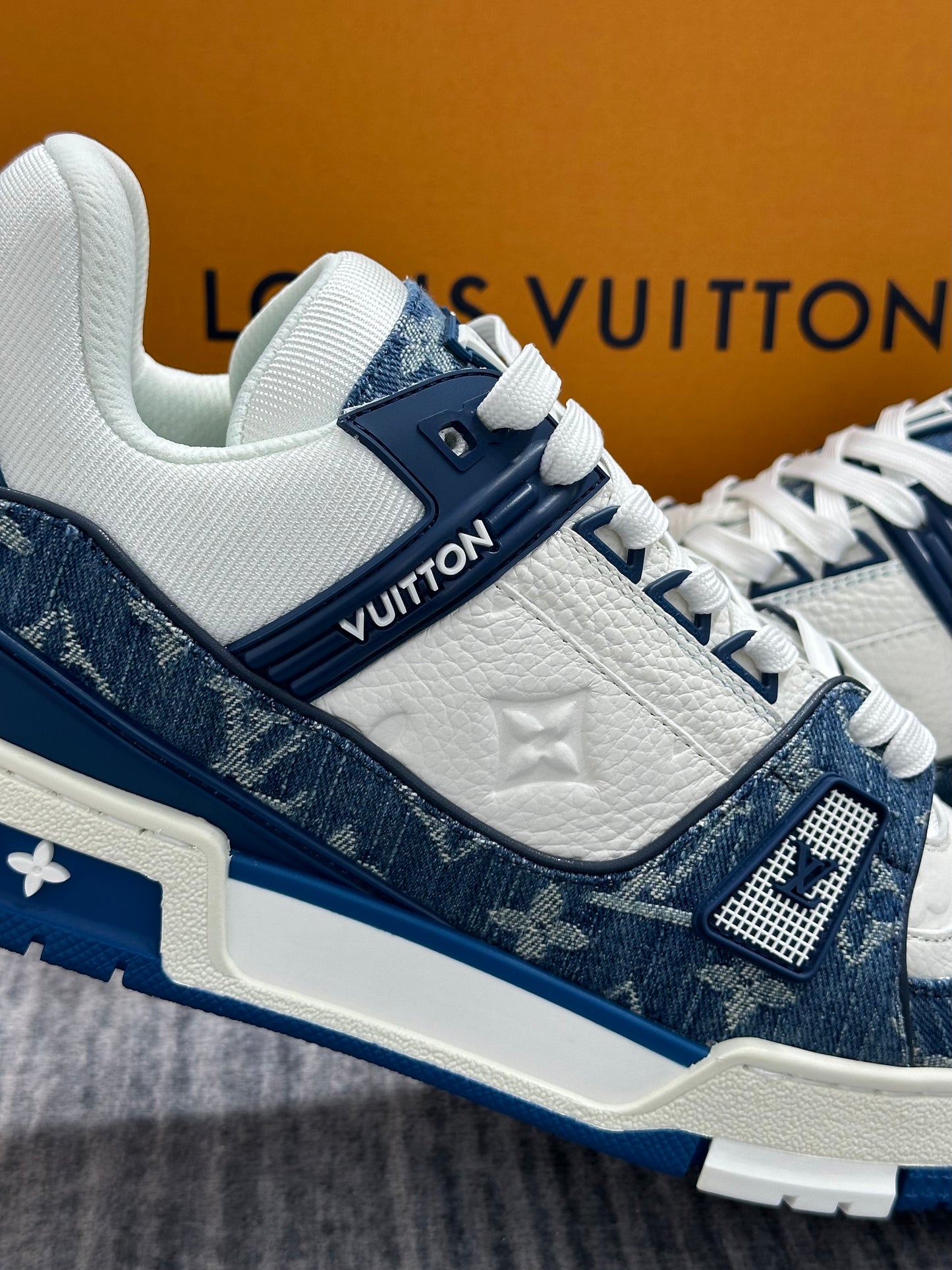 LV TRAINER SNEAKER